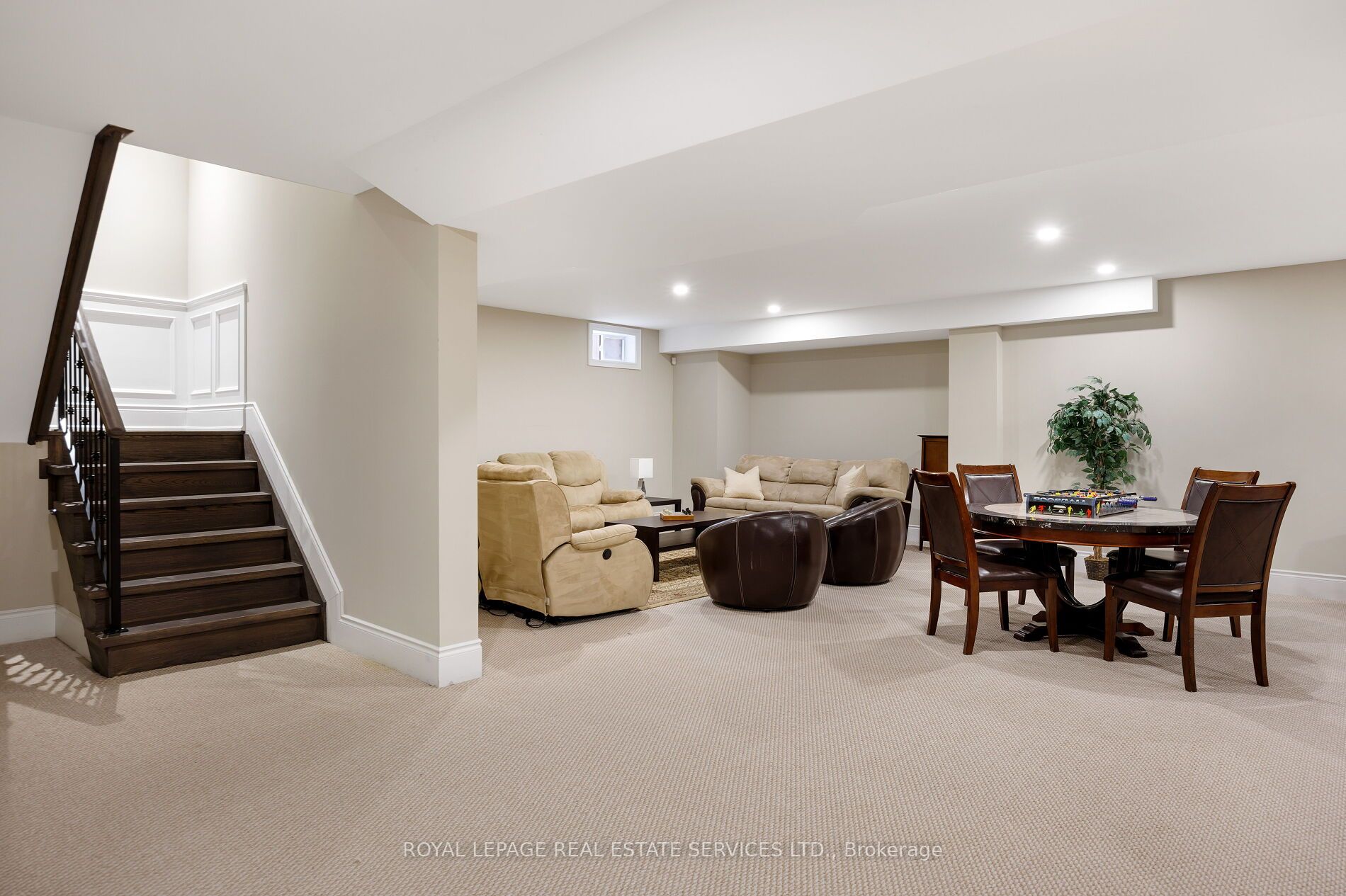 125 Paliser Court Property Photo 32