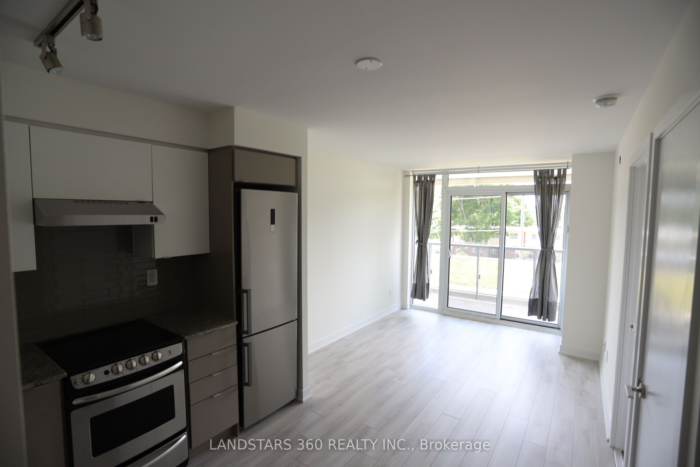 160 Flemington Road 421 Property Photo 2