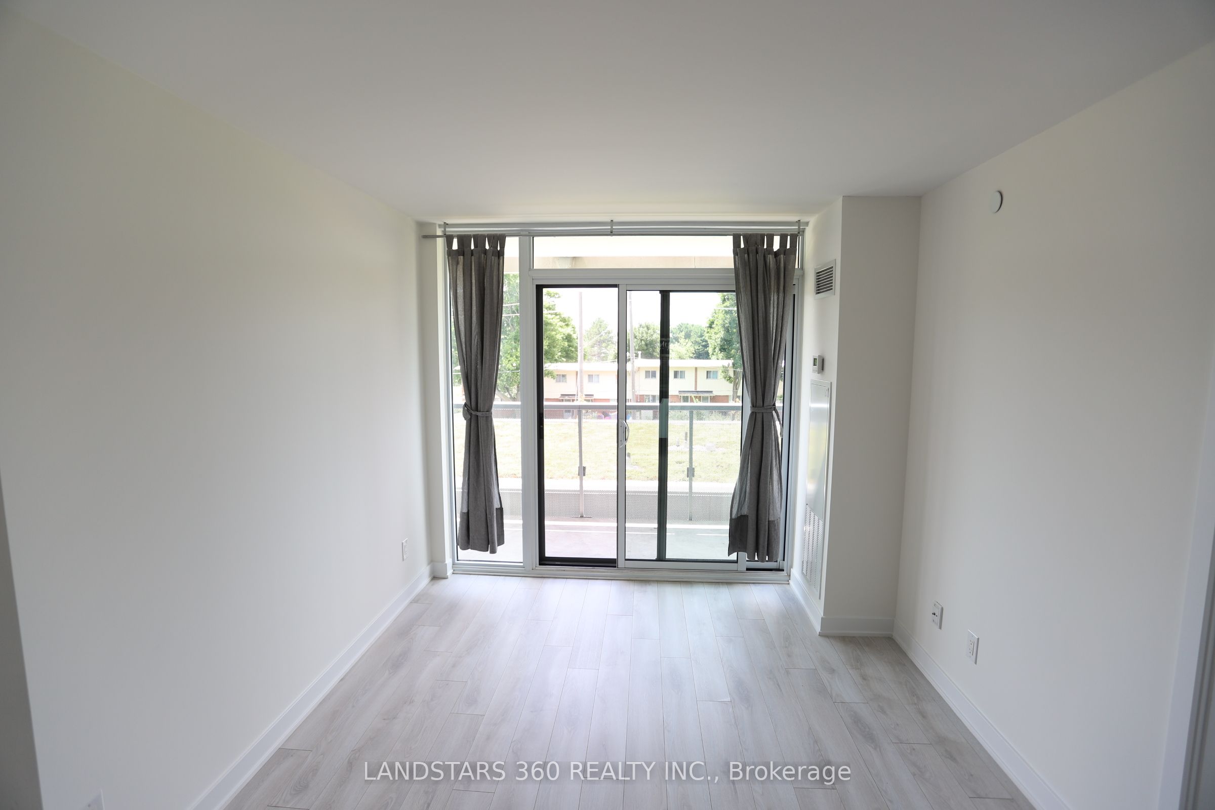 160 Flemington Road 421 Property Photo 3