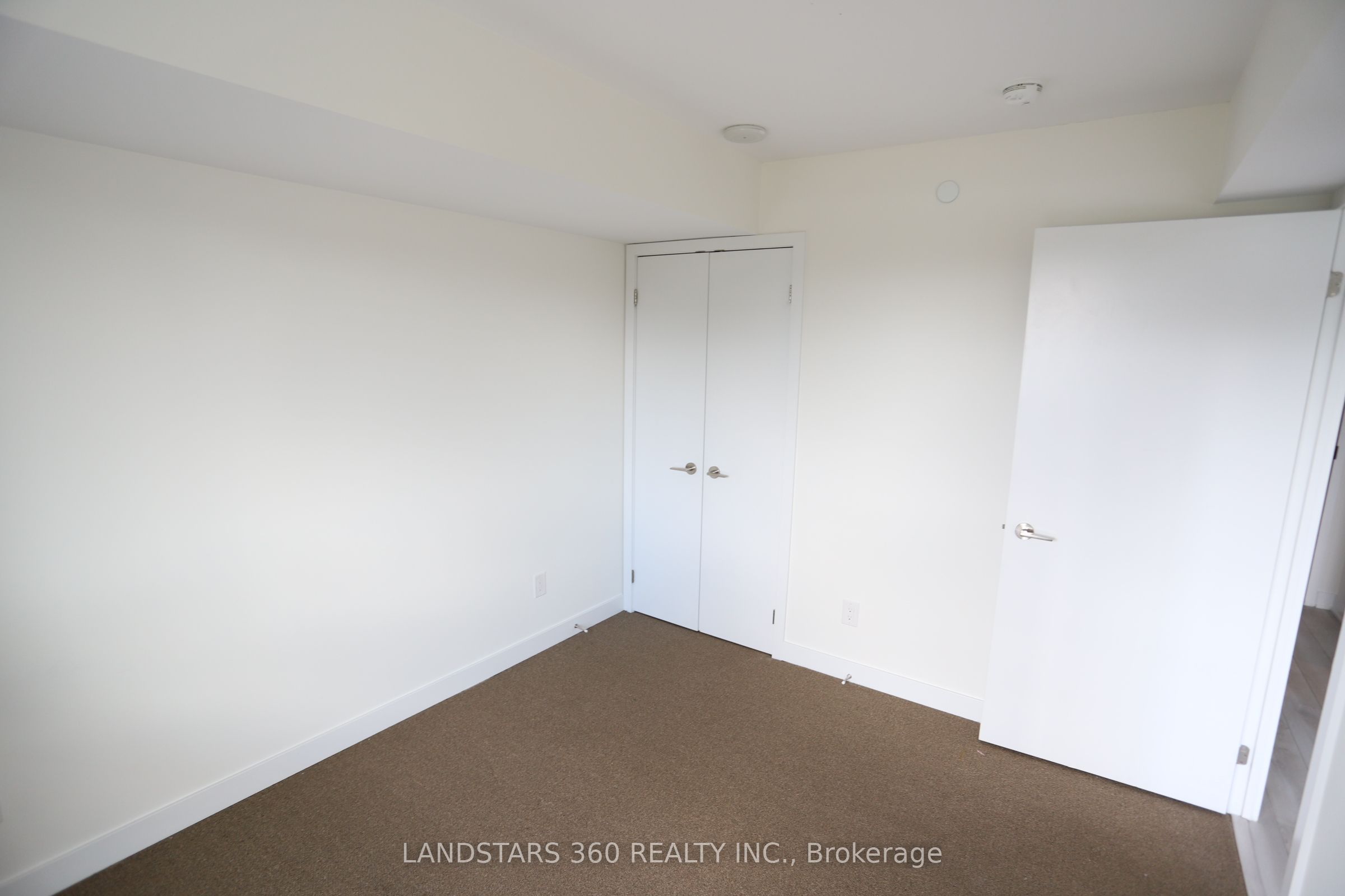 160 Flemington Road 421 Property Photo 6