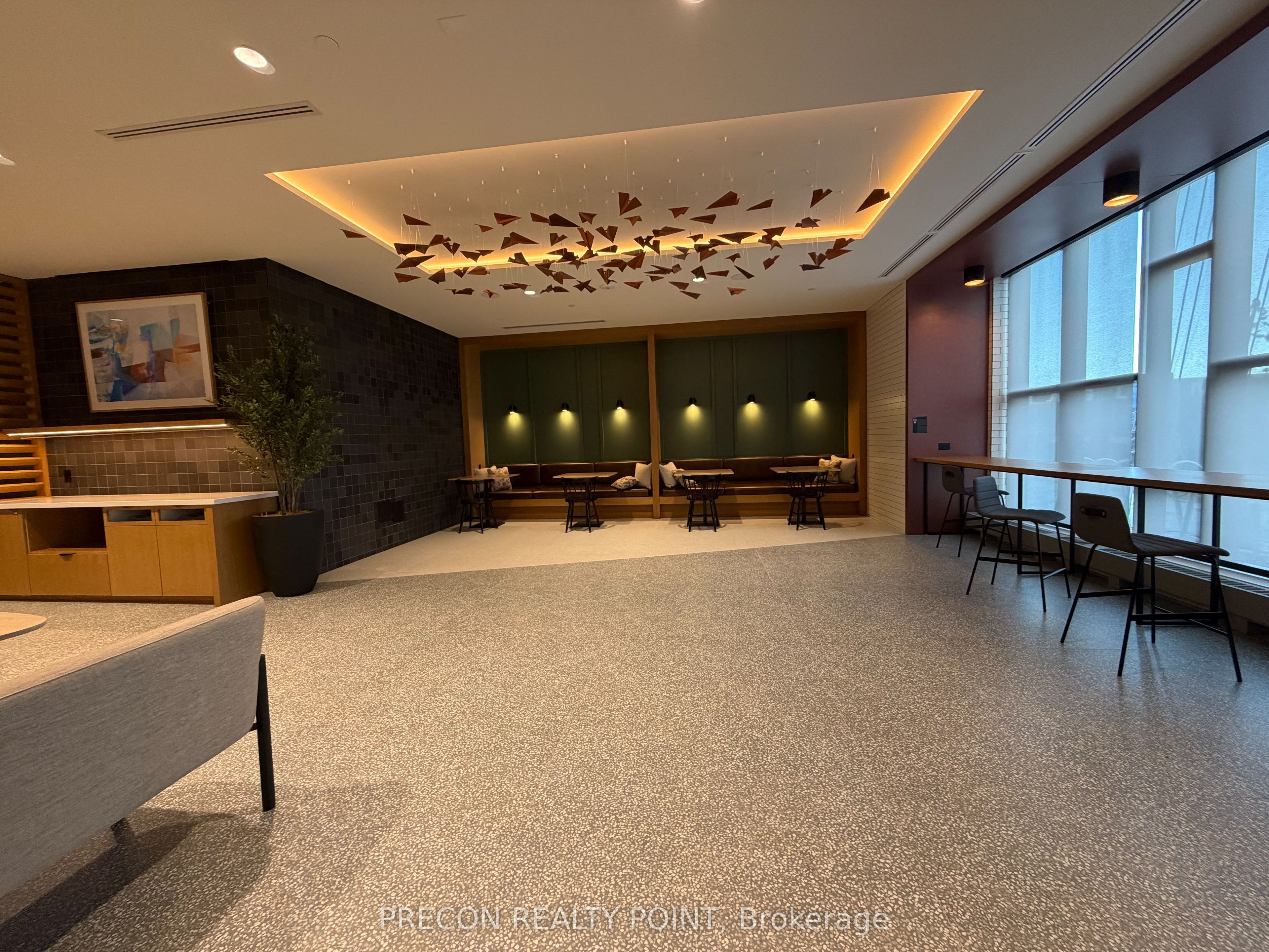 2495 Eglinton Avenue W 1105 Property Photo 2