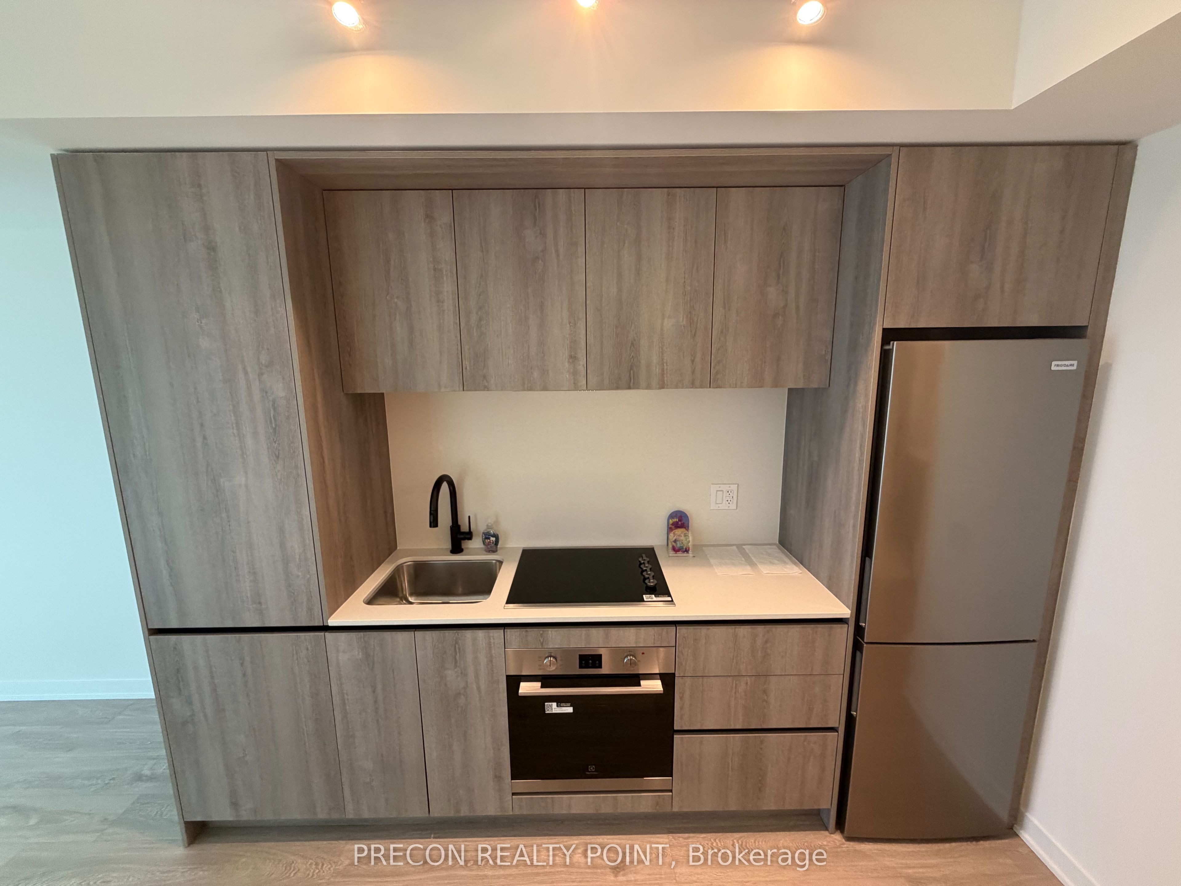 2495 Eglinton Avenue W 1105 Property Photo 10