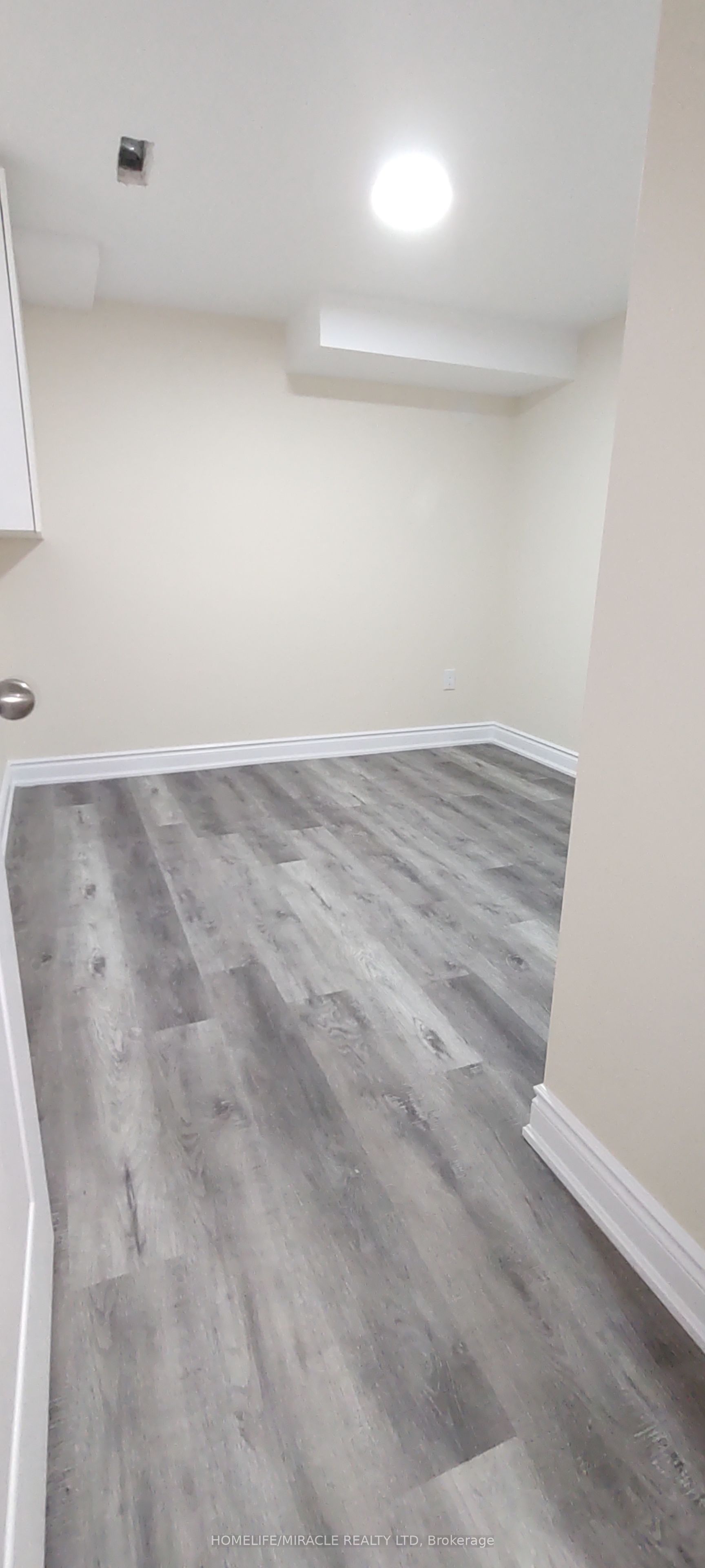 3185 Chamberlain Court Property Photo 6