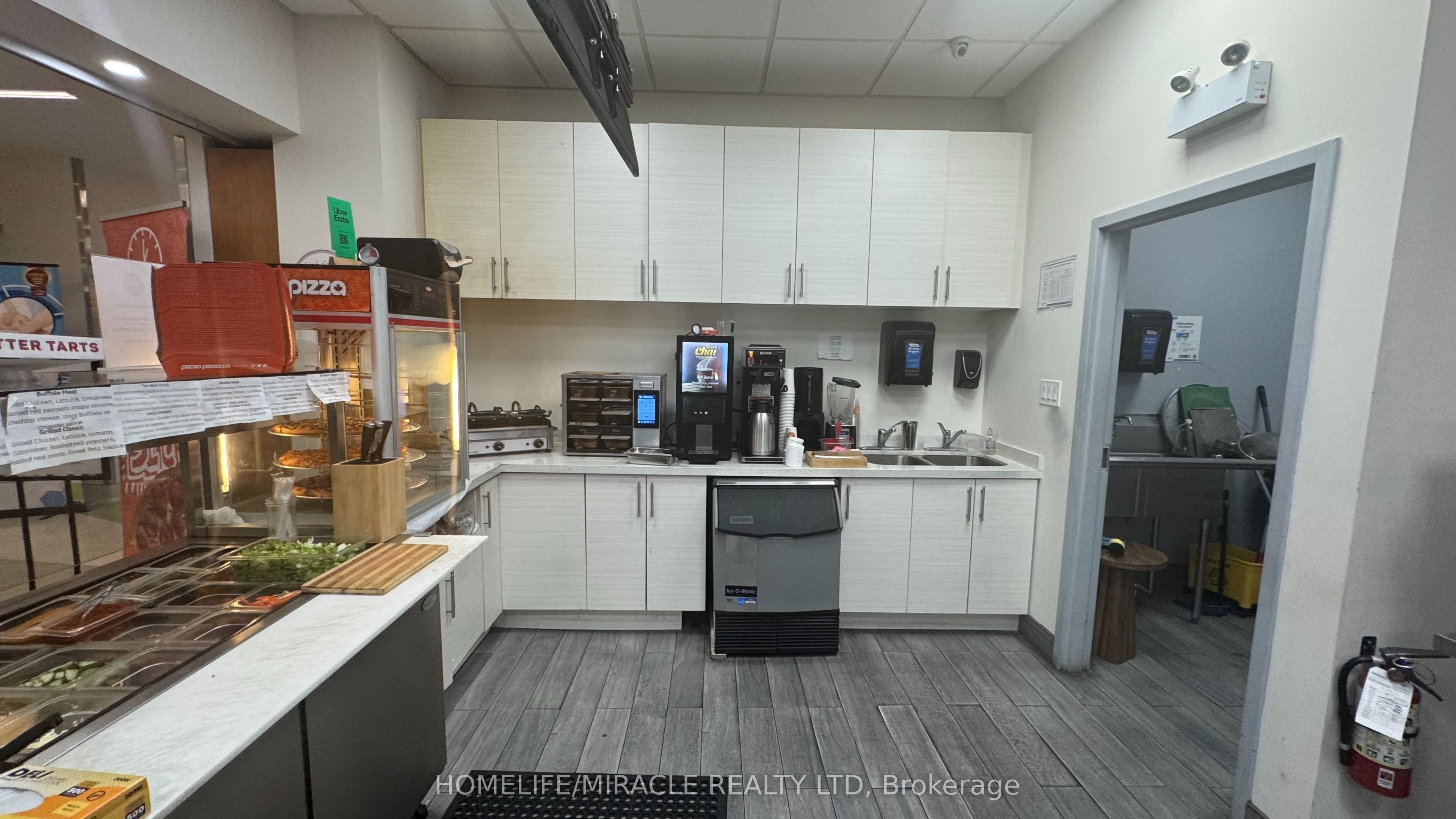 725 Bronte Street S 9 Property Photo 16