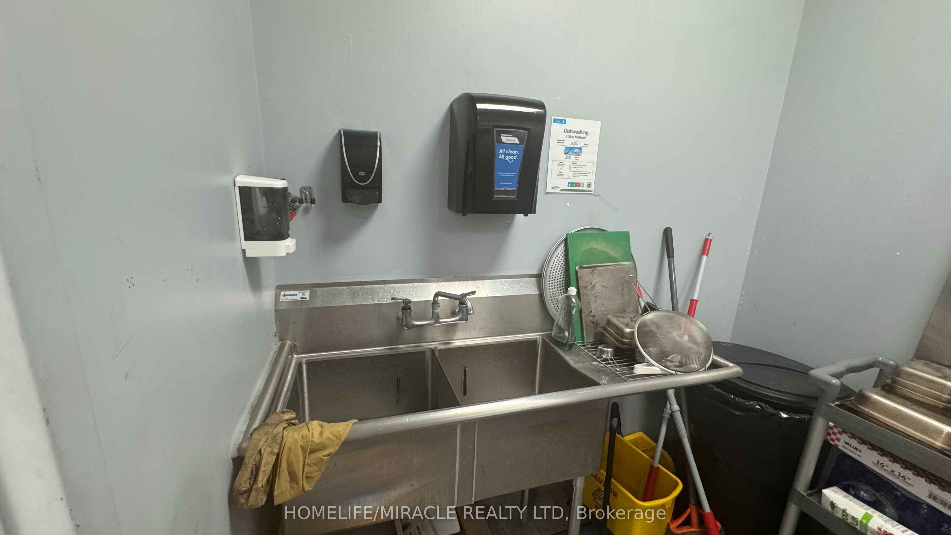 725 Bronte Street S 9 Property Photo 19