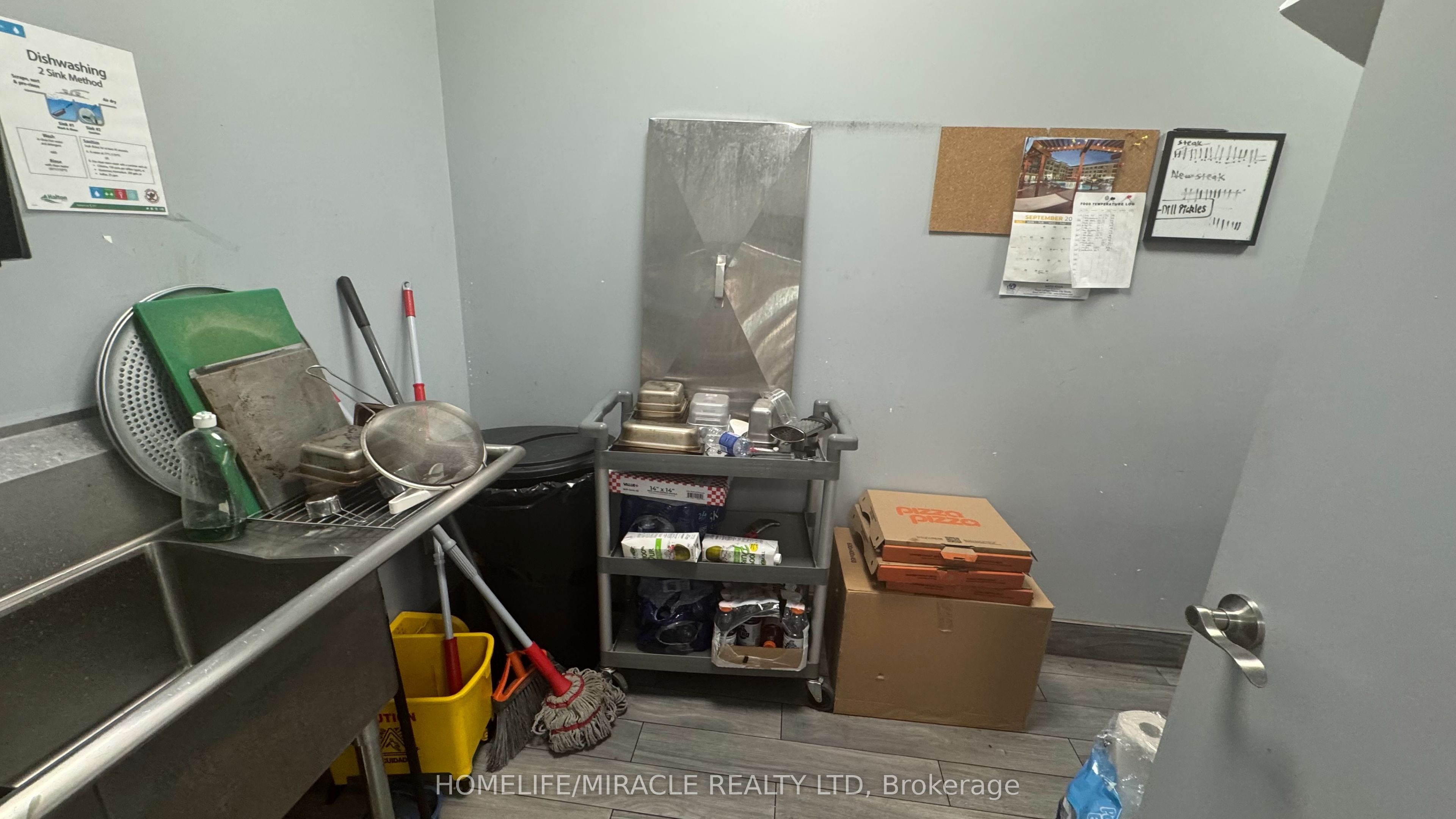 725 Bronte Street S 9 Property Photo 20
