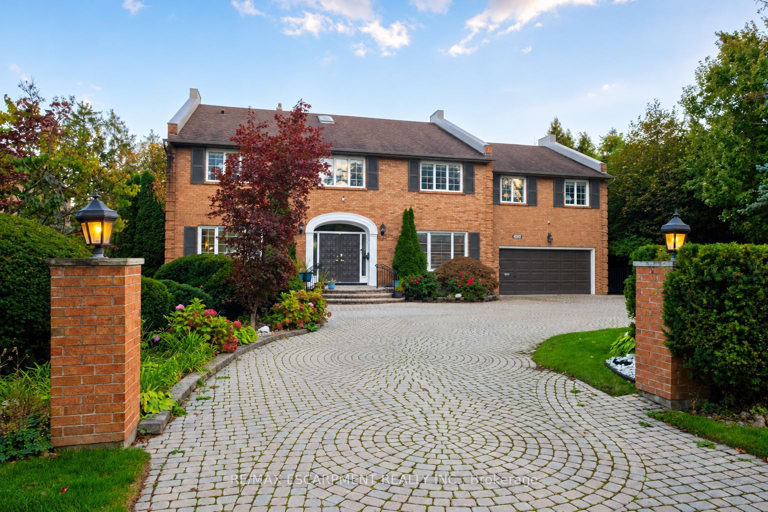 2026 Mississauga Road Property Photo 1