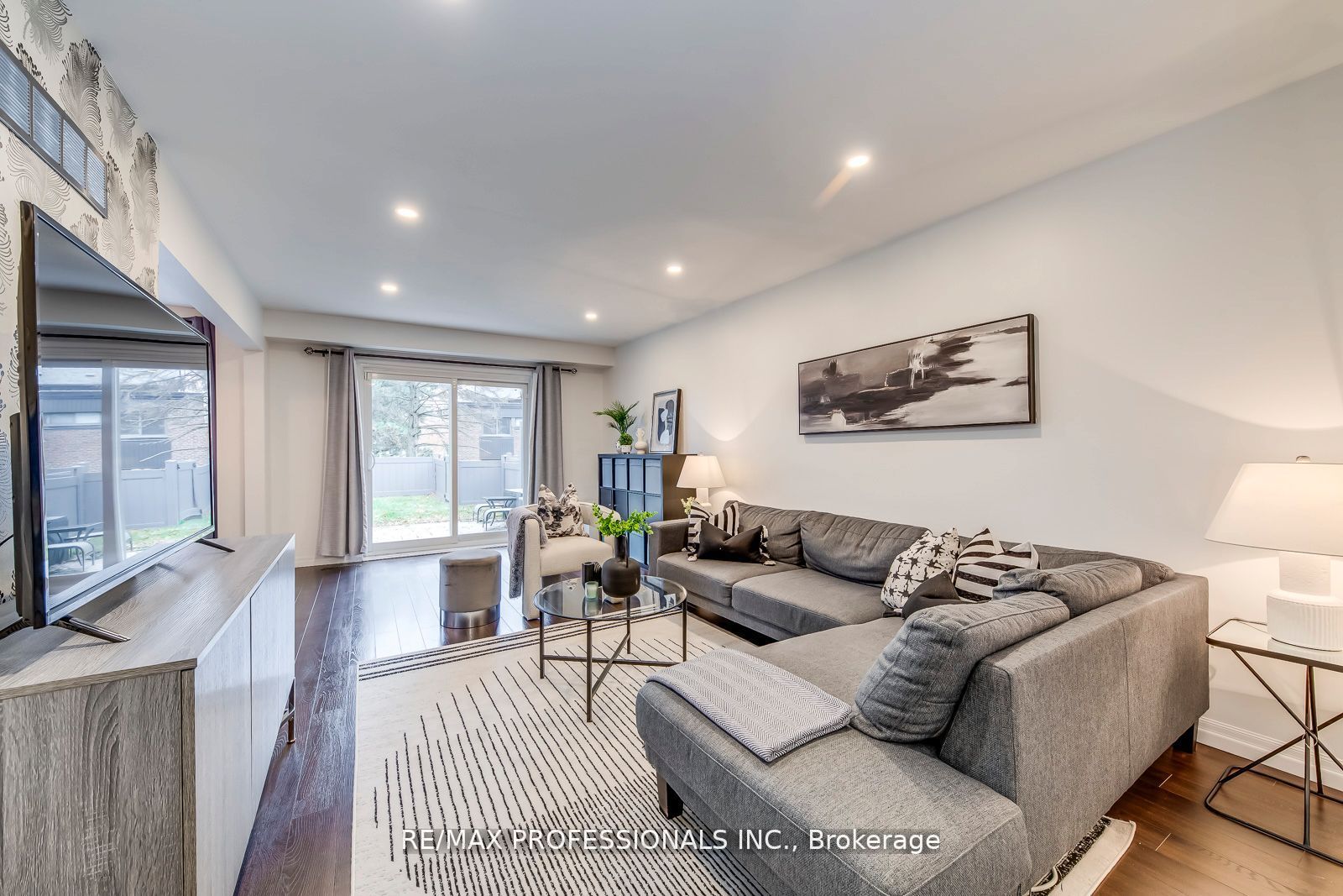 4345 Bloor Street W 51 Property Photo 4