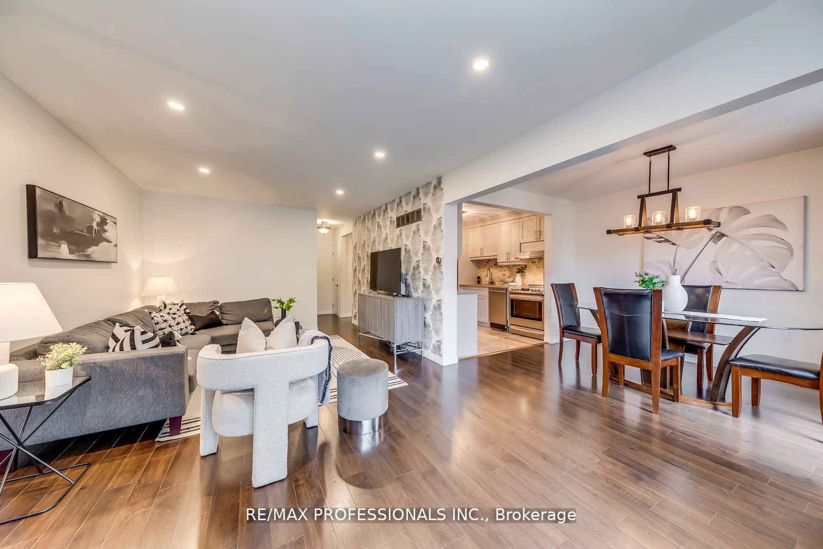 4345 Bloor Street W 51 Property Photo 5