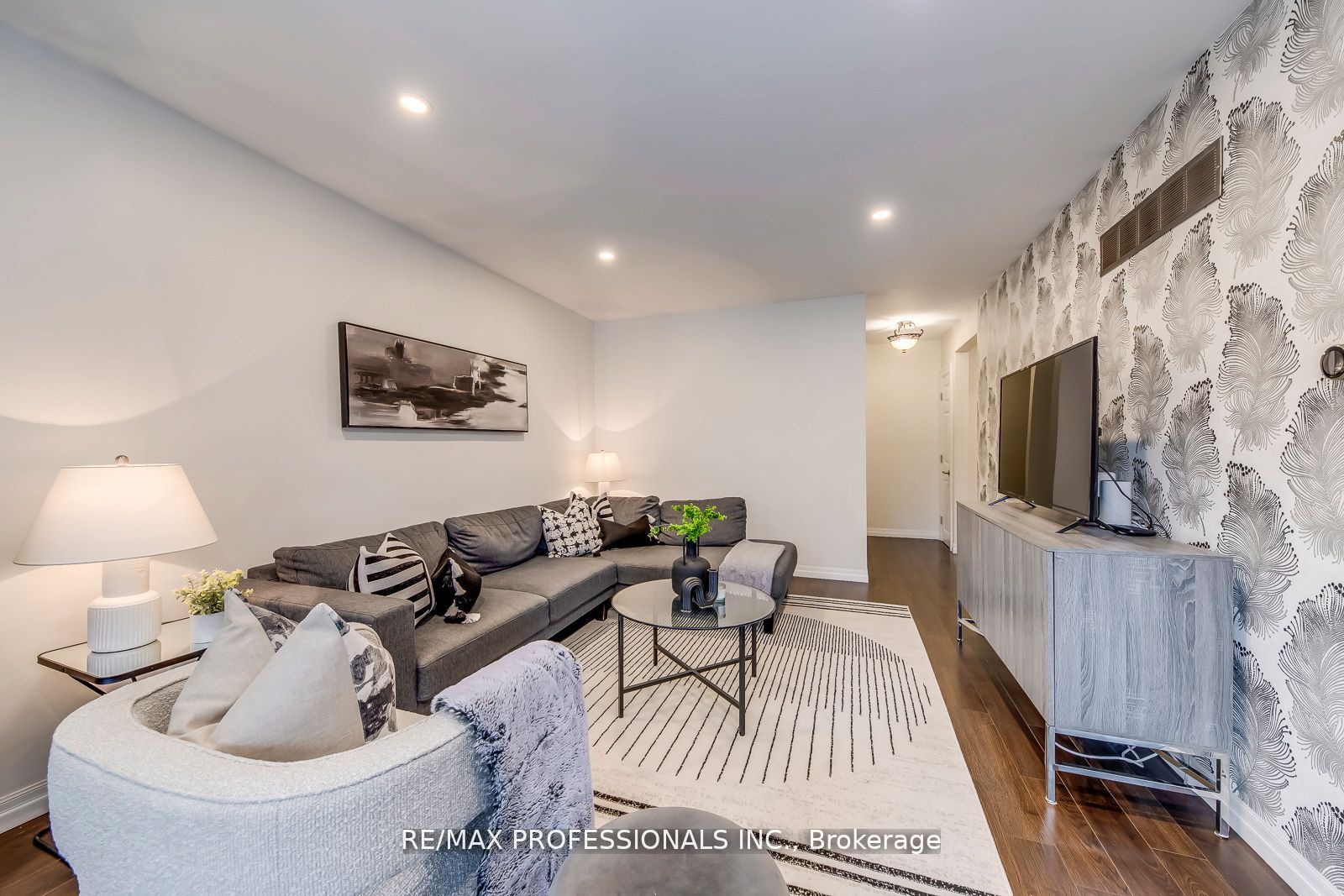 4345 Bloor Street W 51 Property Photo 6