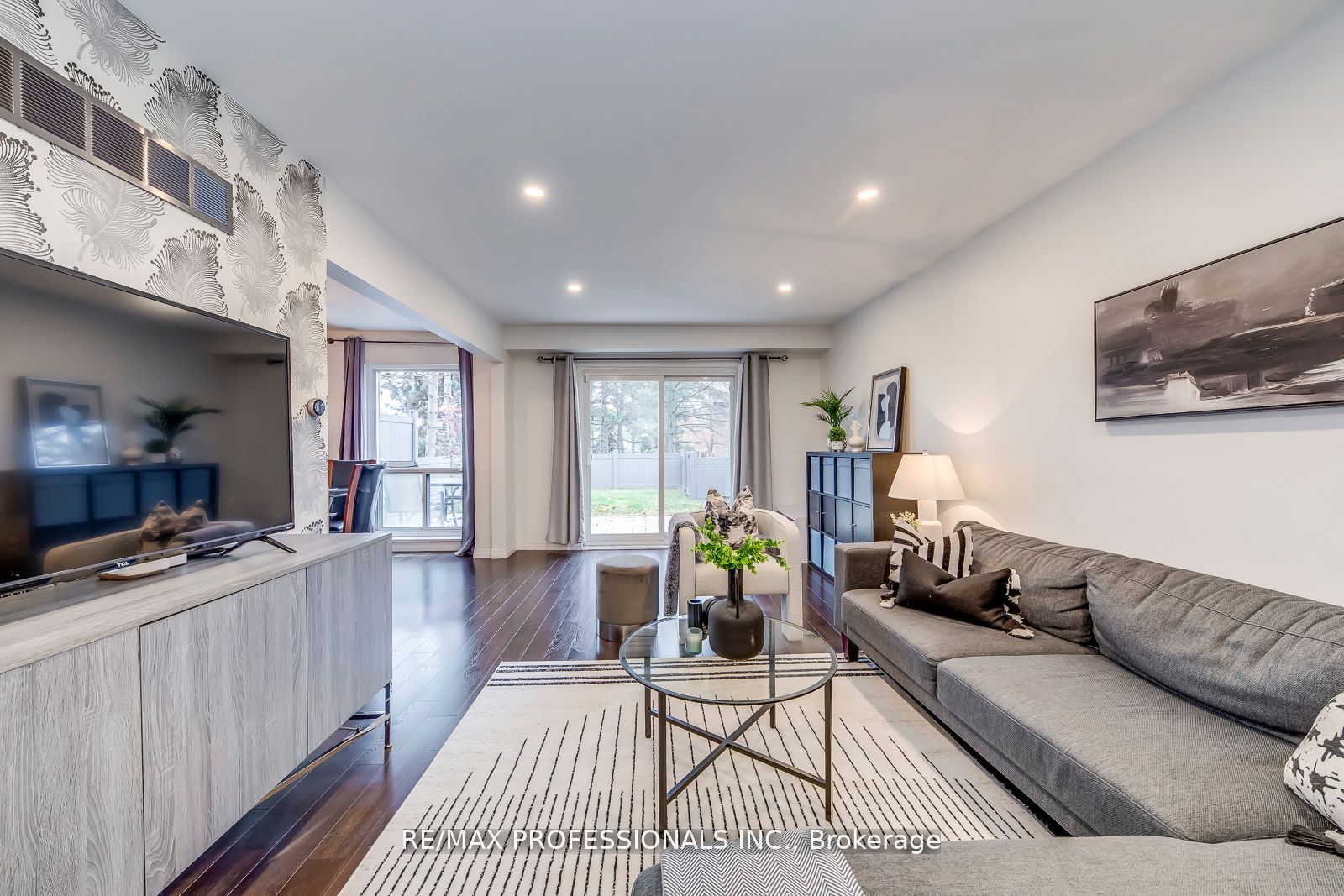 4345 Bloor Street W 51 Property Photo 7