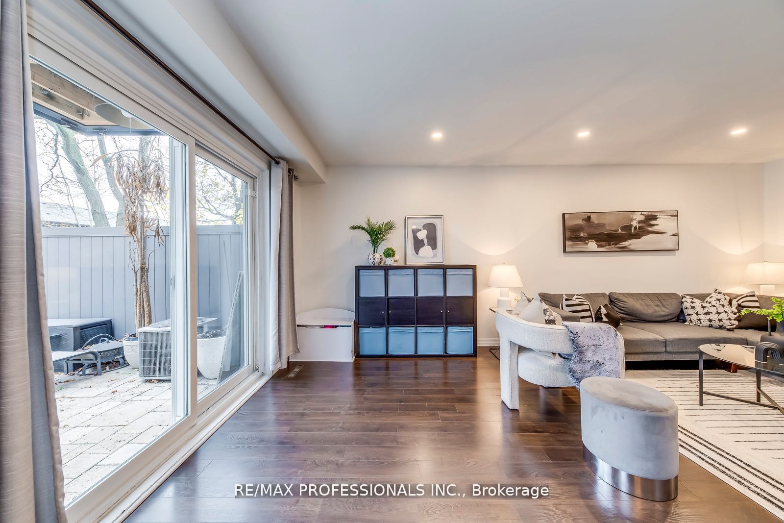 4345 Bloor Street W 51 Property Photo 8