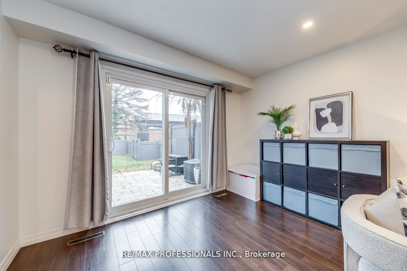 4345 Bloor Street W 51 Property Photo 9