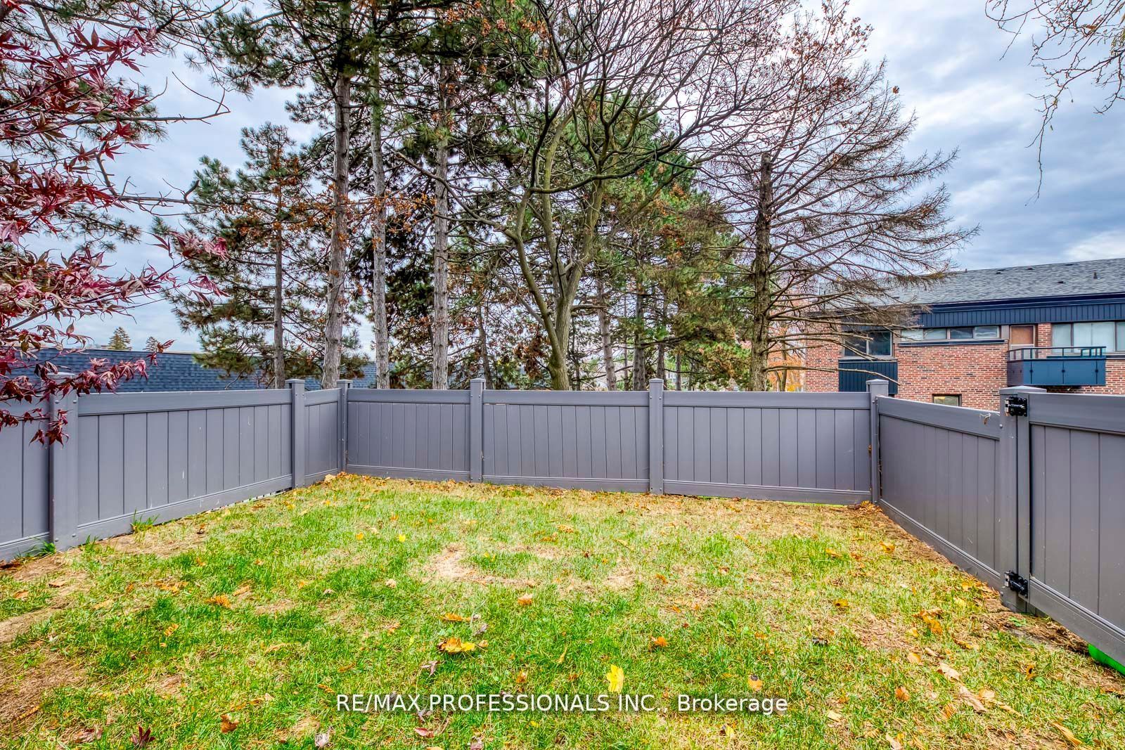 4345 Bloor Street W 51 Property Photo 38