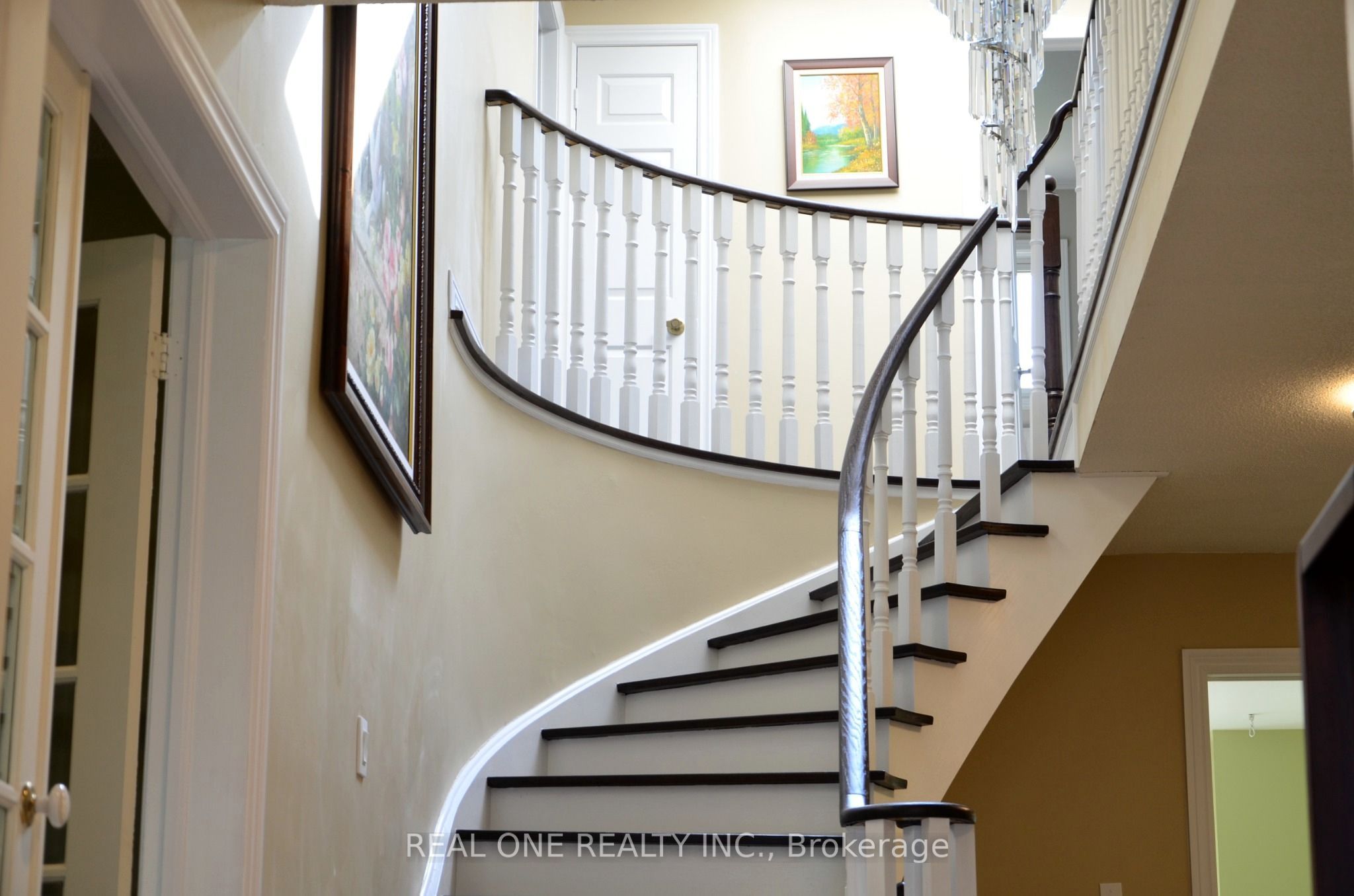 4379 Sedgefield Road Property Photo 3