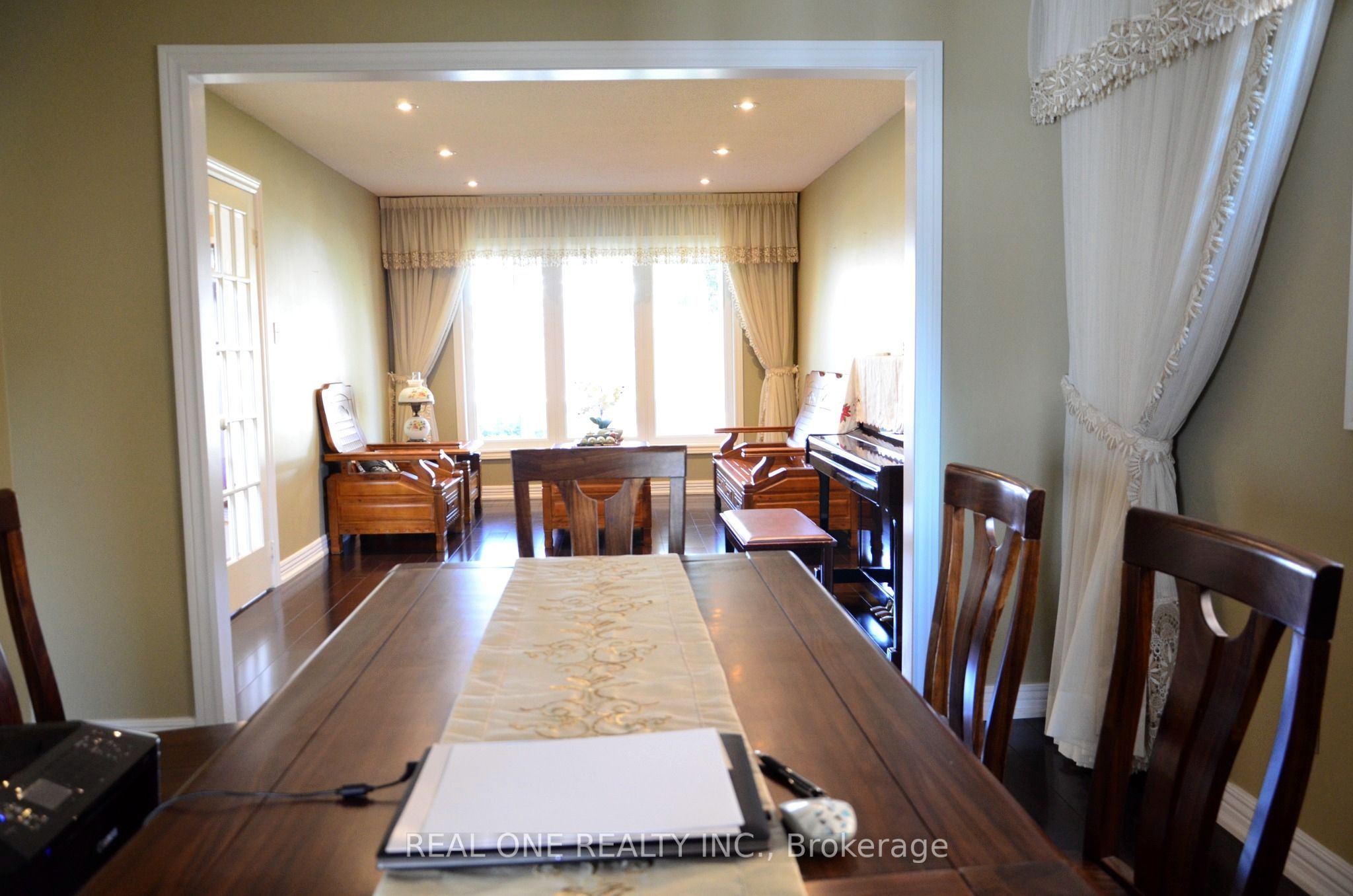 4379 Sedgefield Road Property Photo 5