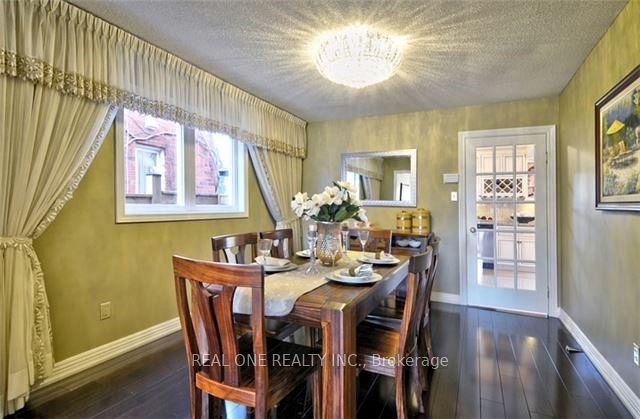 4379 Sedgefield Road Property Photo 6