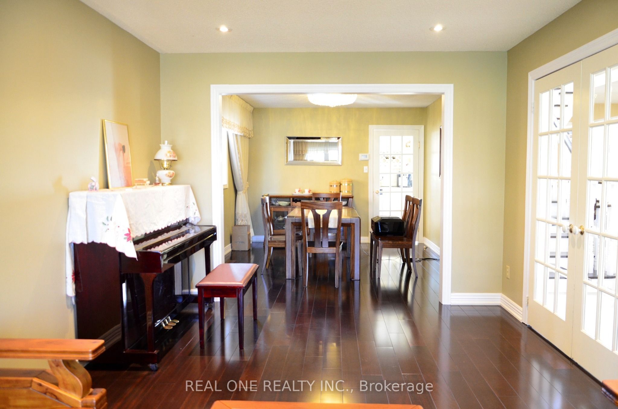 4379 Sedgefield Road Property Photo 7