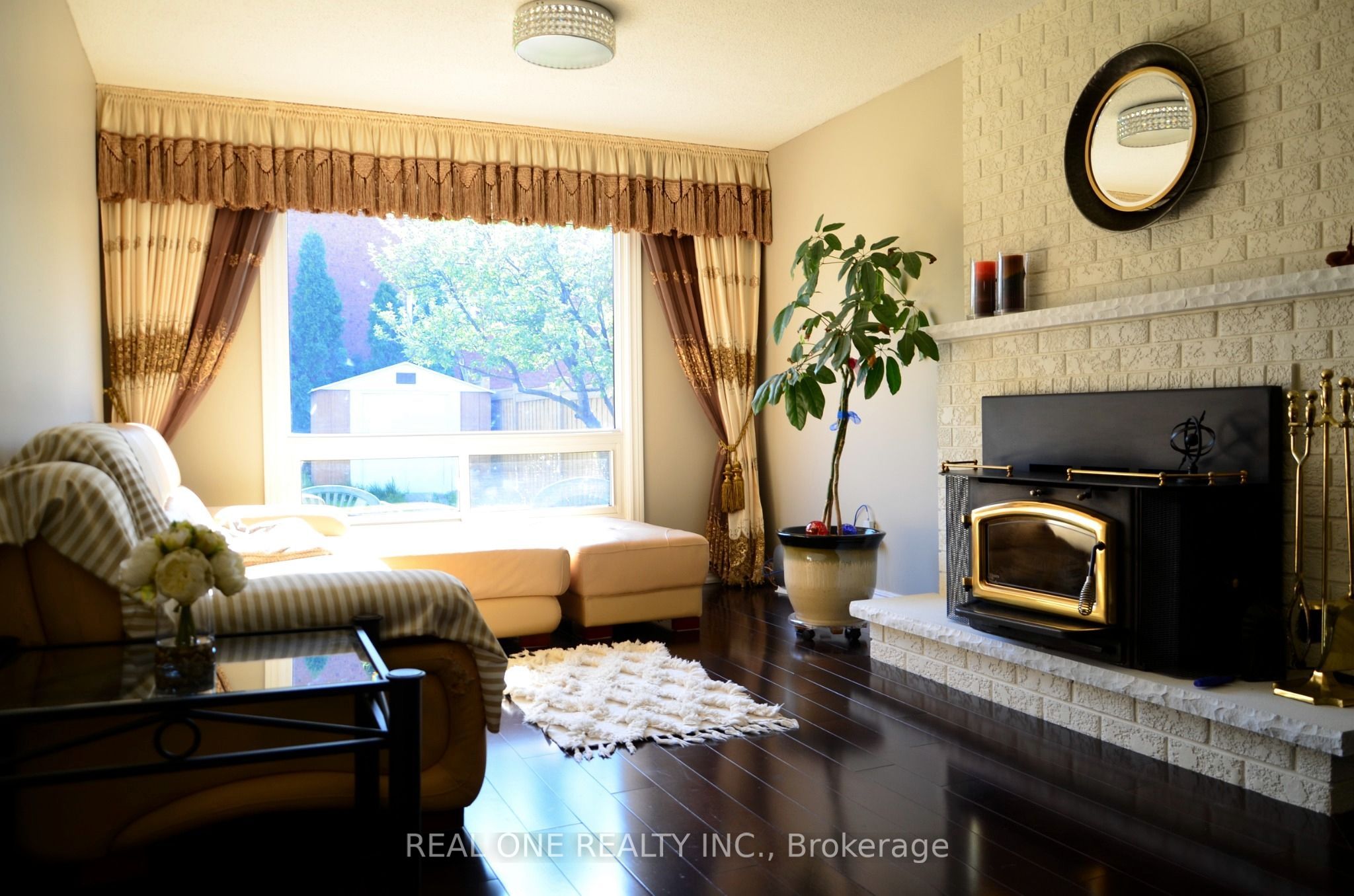 4379 Sedgefield Road Property Photo 9