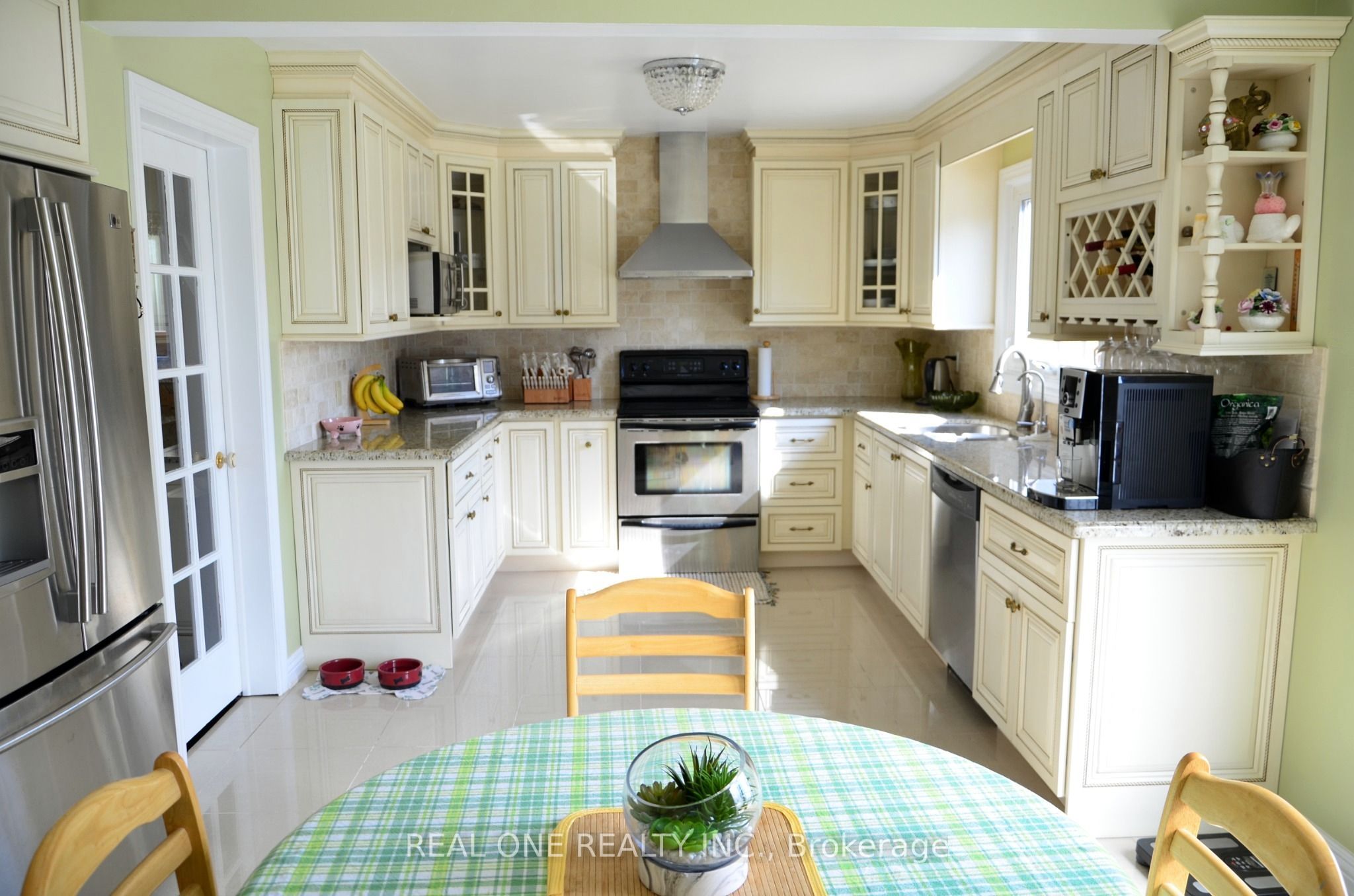 4379 Sedgefield Road Property Photo 11