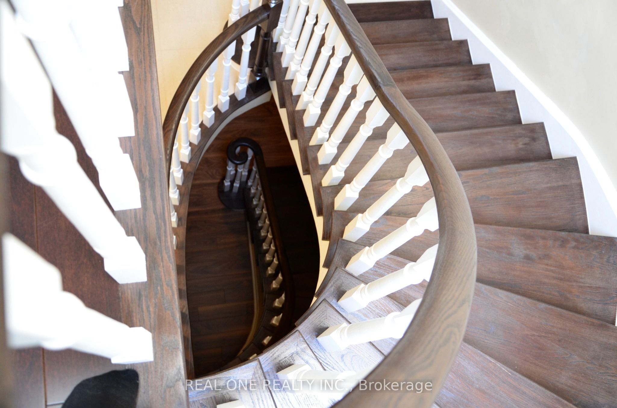 4379 Sedgefield Road Property Photo 13