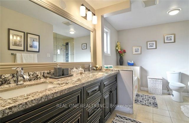 4379 Sedgefield Road Property Photo 15