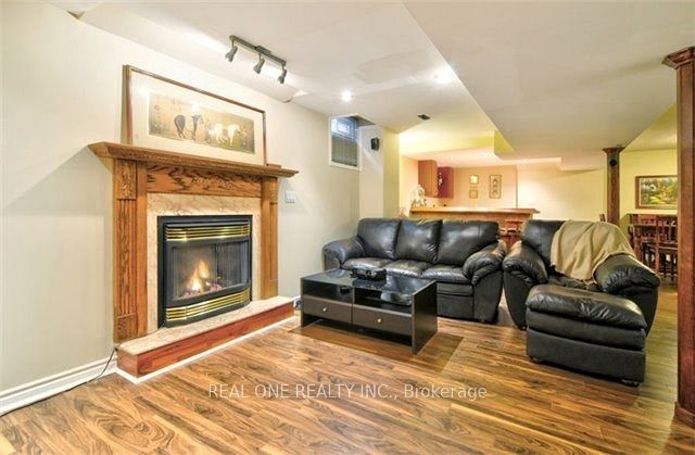 4379 Sedgefield Road Property Photo 20