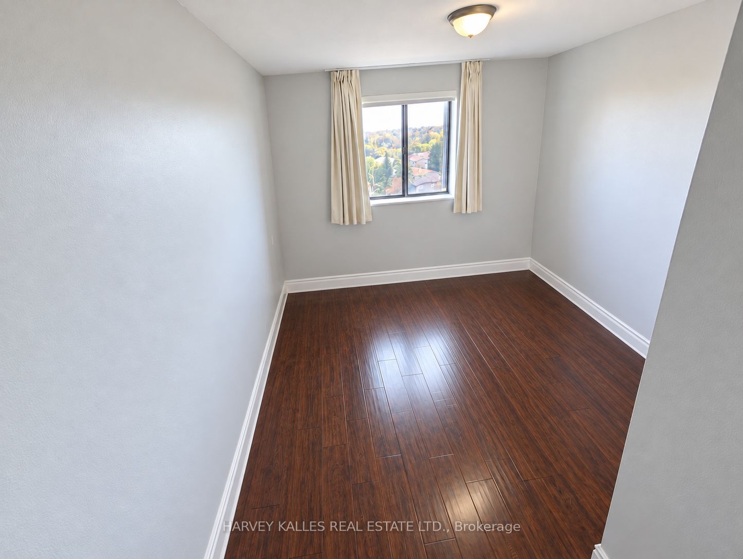 3025 The Credit Woodlands Drive 412 Property Photo 6