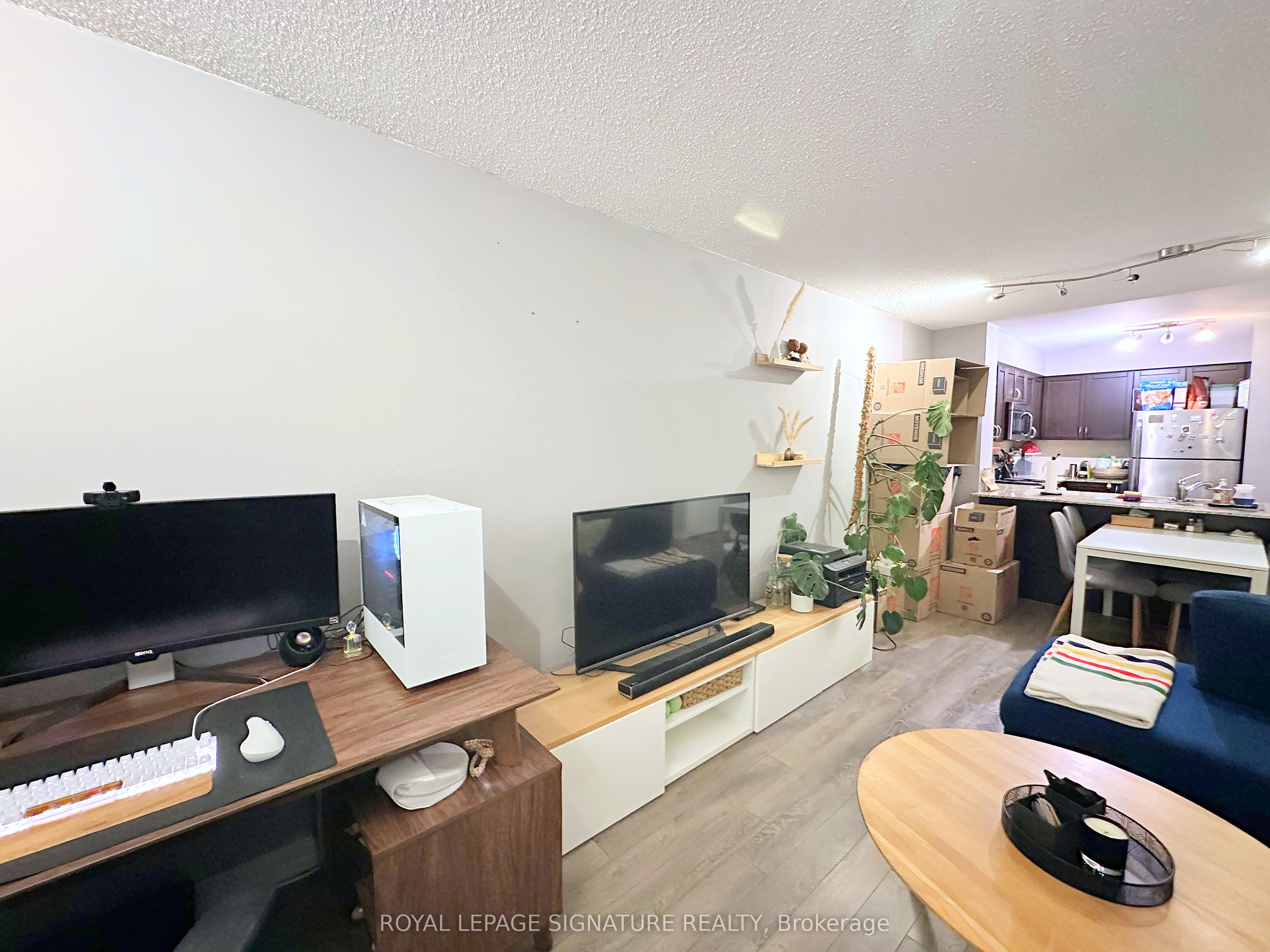 816 Lansdowne Avenue 1201 Property Photo 8
