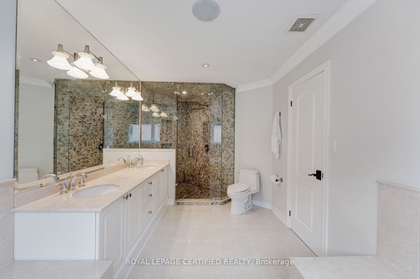 2479 Bon Echo Drive Property Photo 17