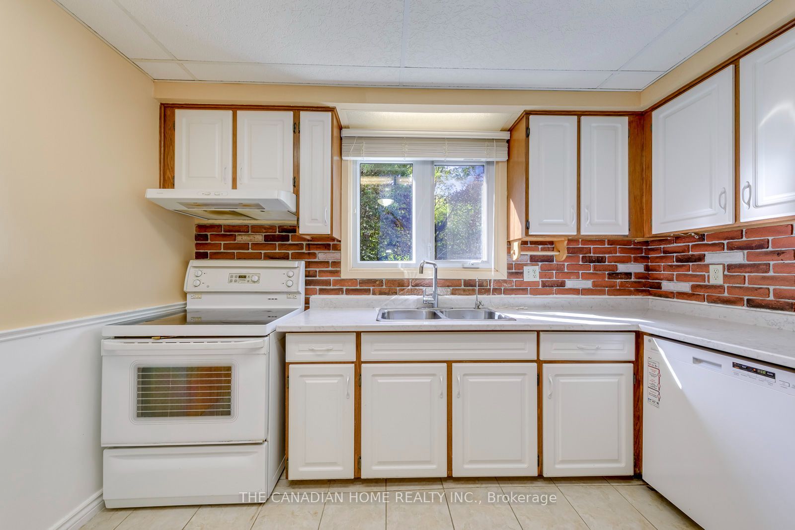 15 Newton Road Property Photo 16