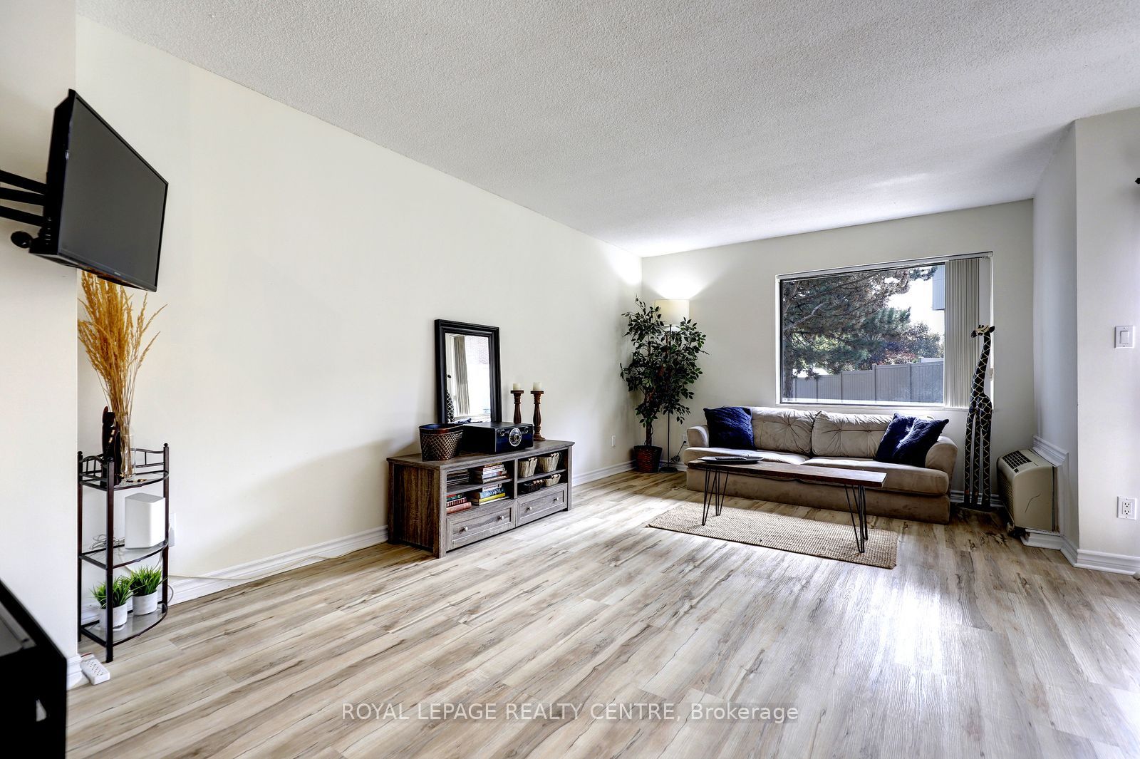 1000 Cedarglen Gate 201 Property Photo 6