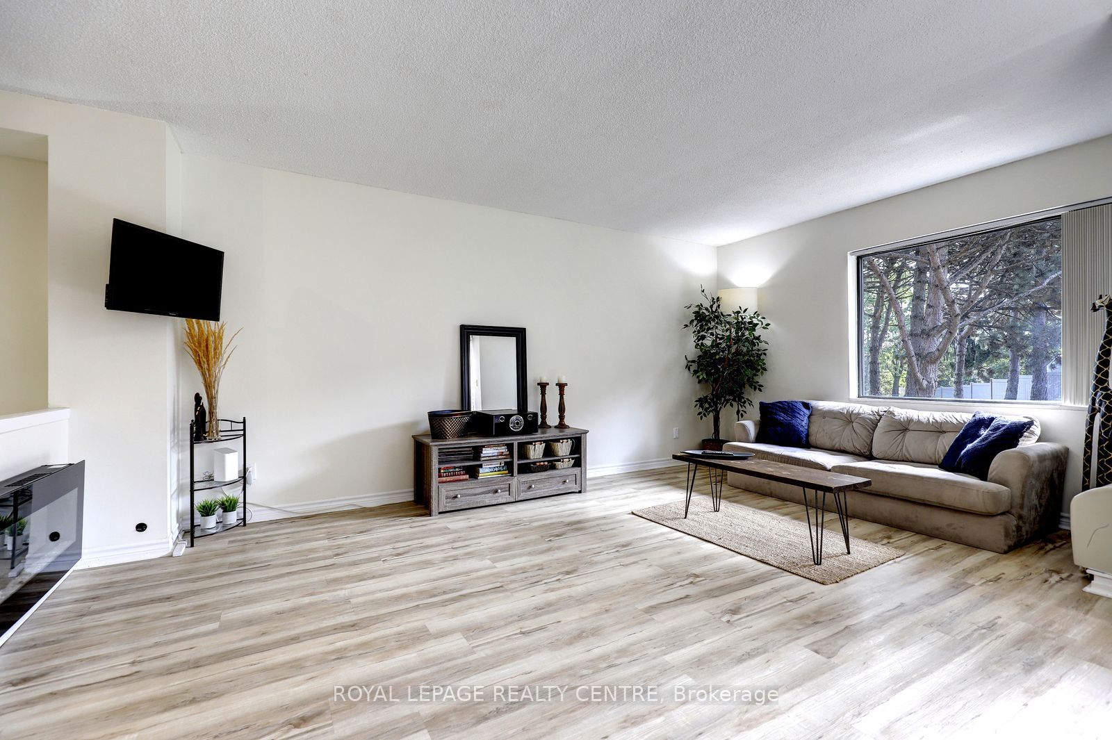 1000 Cedarglen Gate 201 Property Photo 7