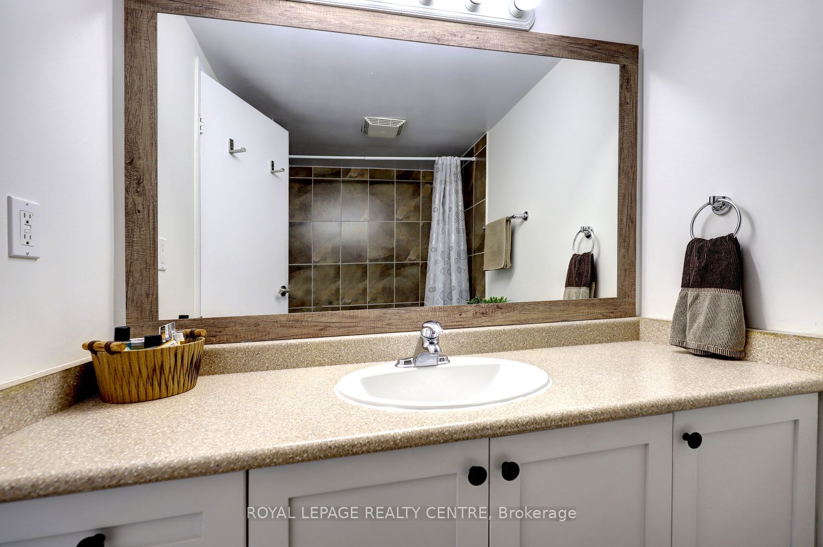1000 Cedarglen Gate 201 Property Photo 22