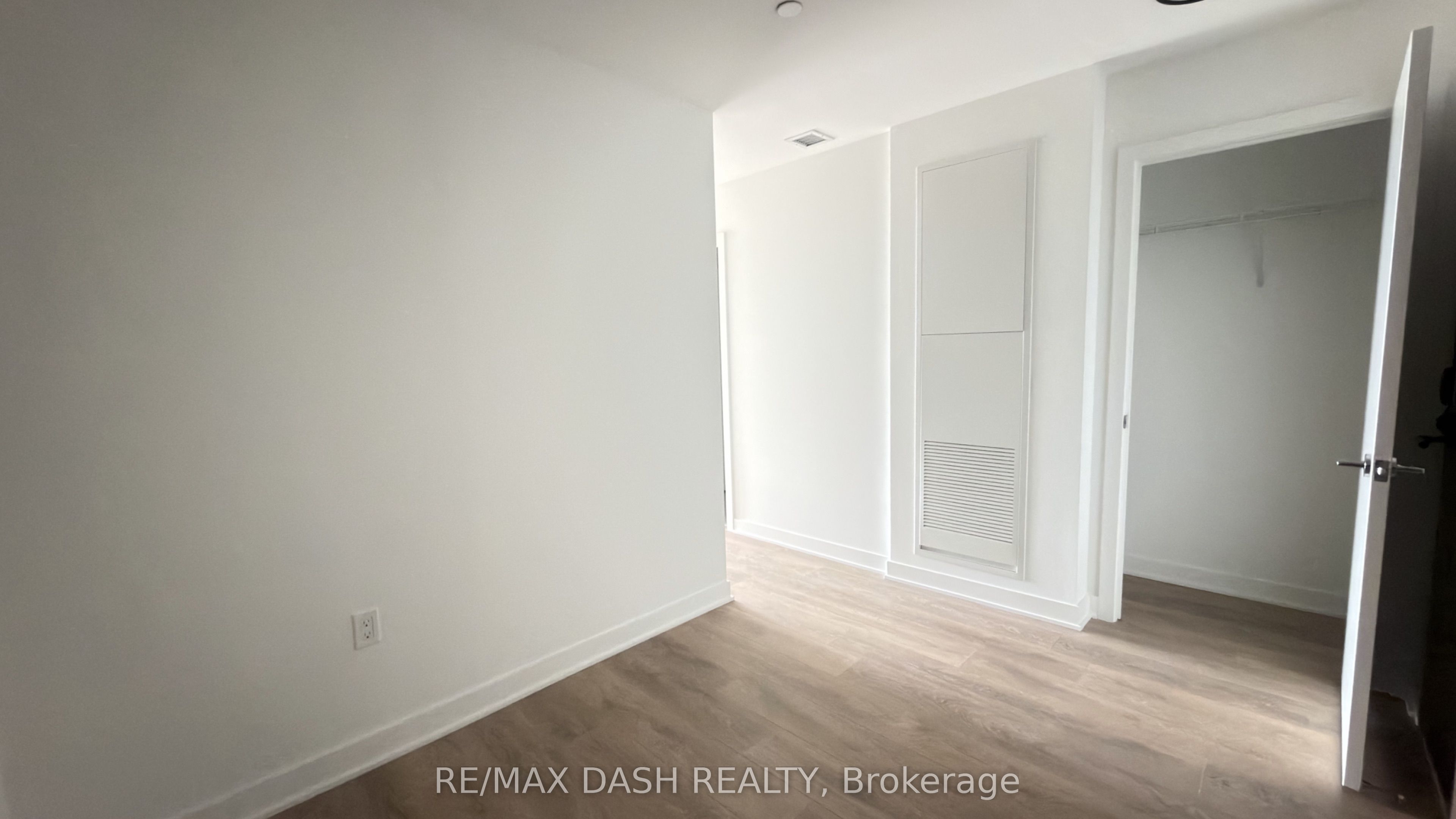 1037 The Queensway Avenue 411 Property Photo 7