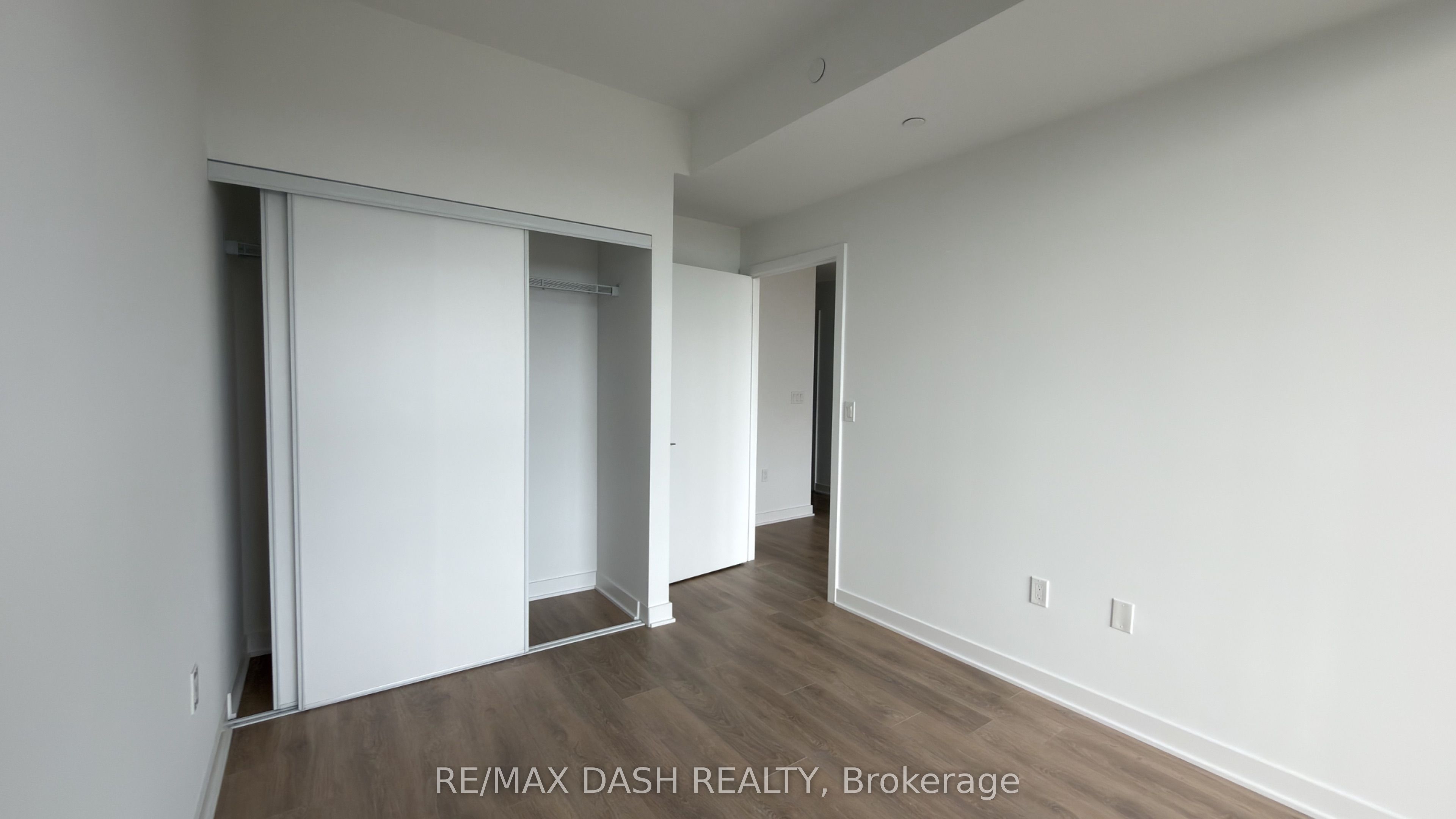 1037 The Queensway Avenue 411 Property Photo 12
