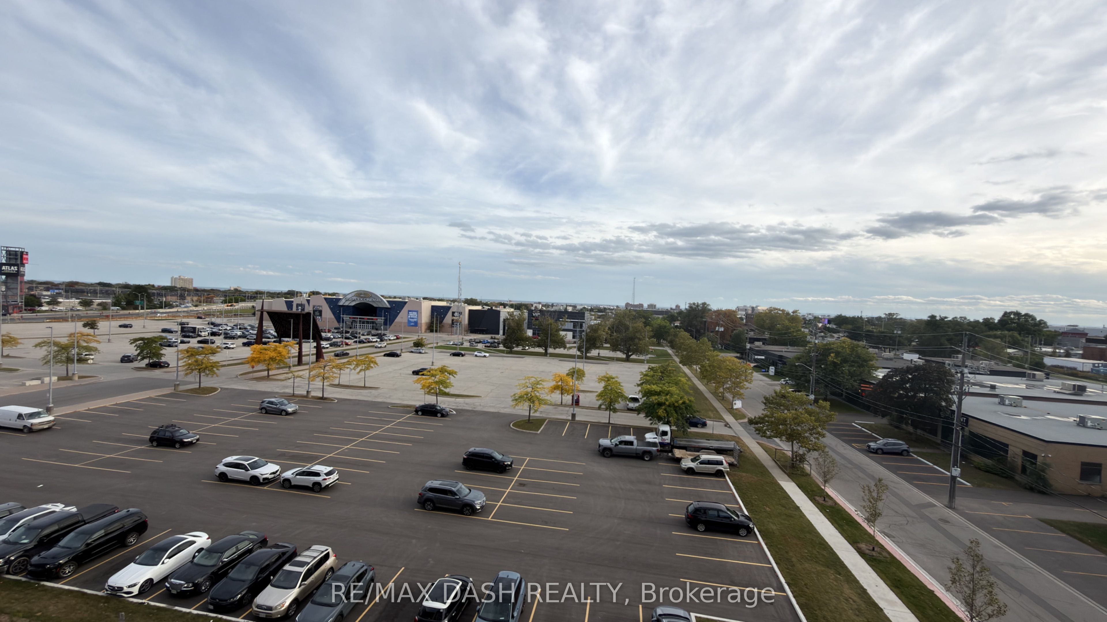 1037 The Queensway Avenue 411 Property Photo 13
