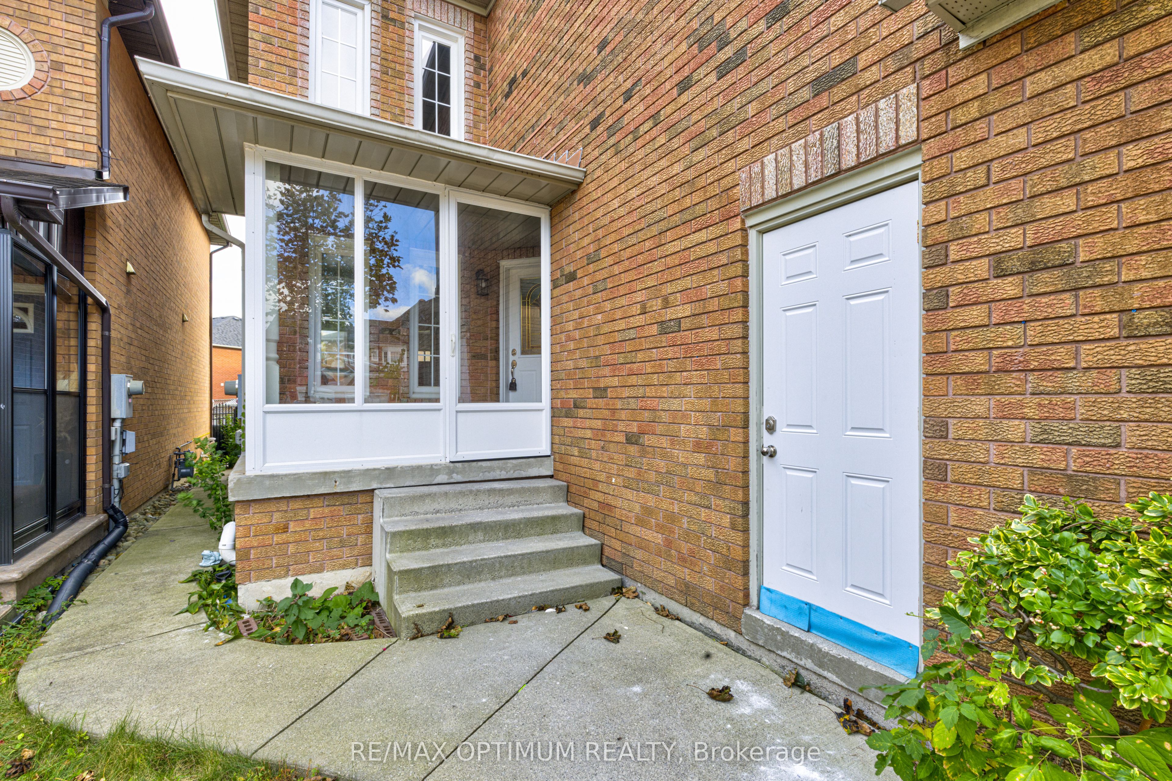 3812 Craighurst Avenue Property Photo 3