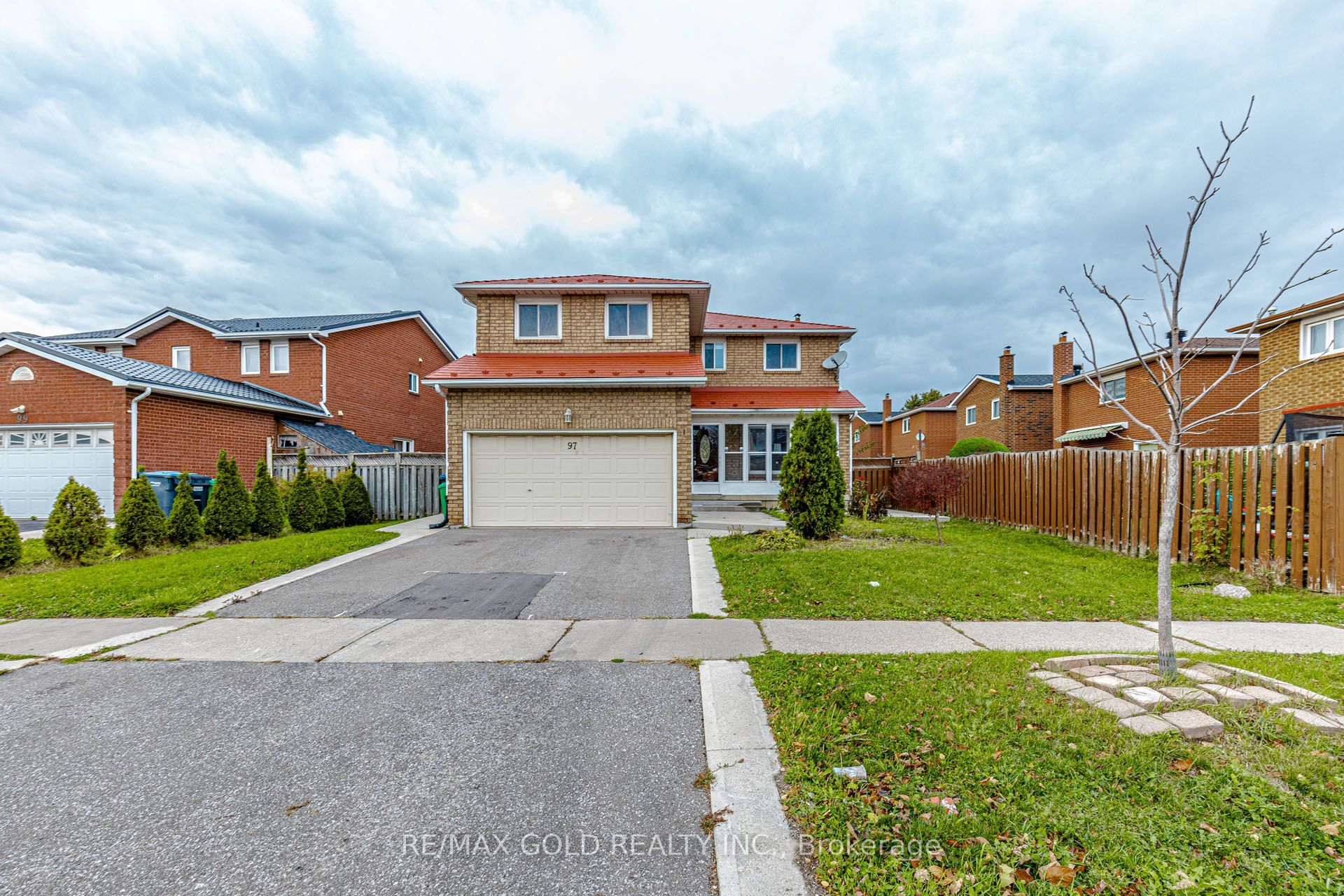 97 Hinchley Wood Grove Property Photo 1