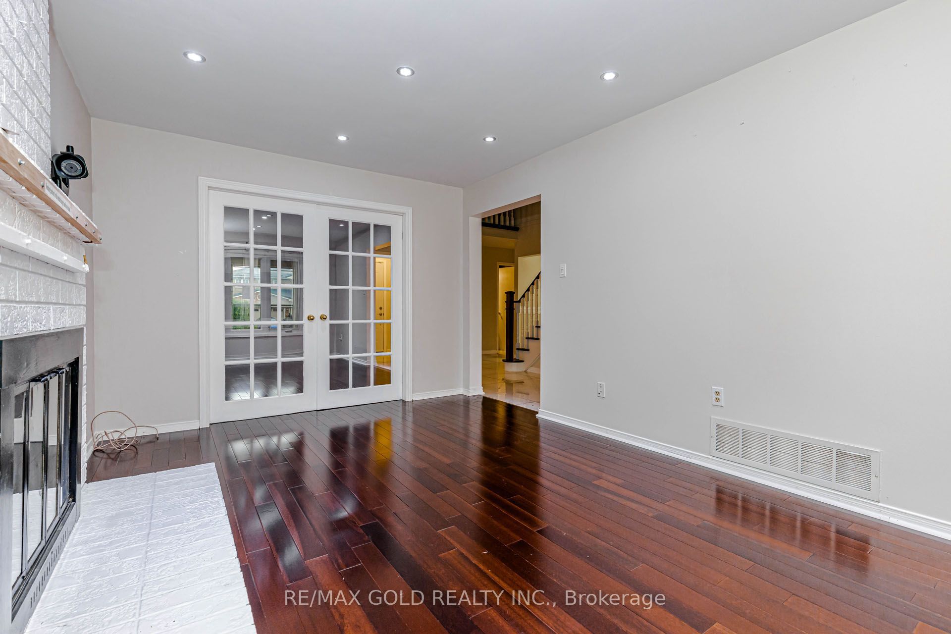 97 Hinchley Wood Grove Property Photo 11