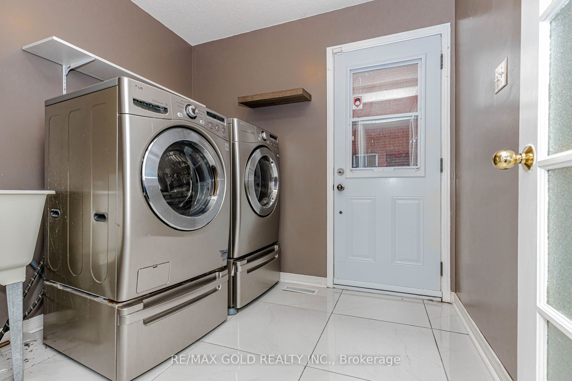97 Hinchley Wood Grove Property Photo 27