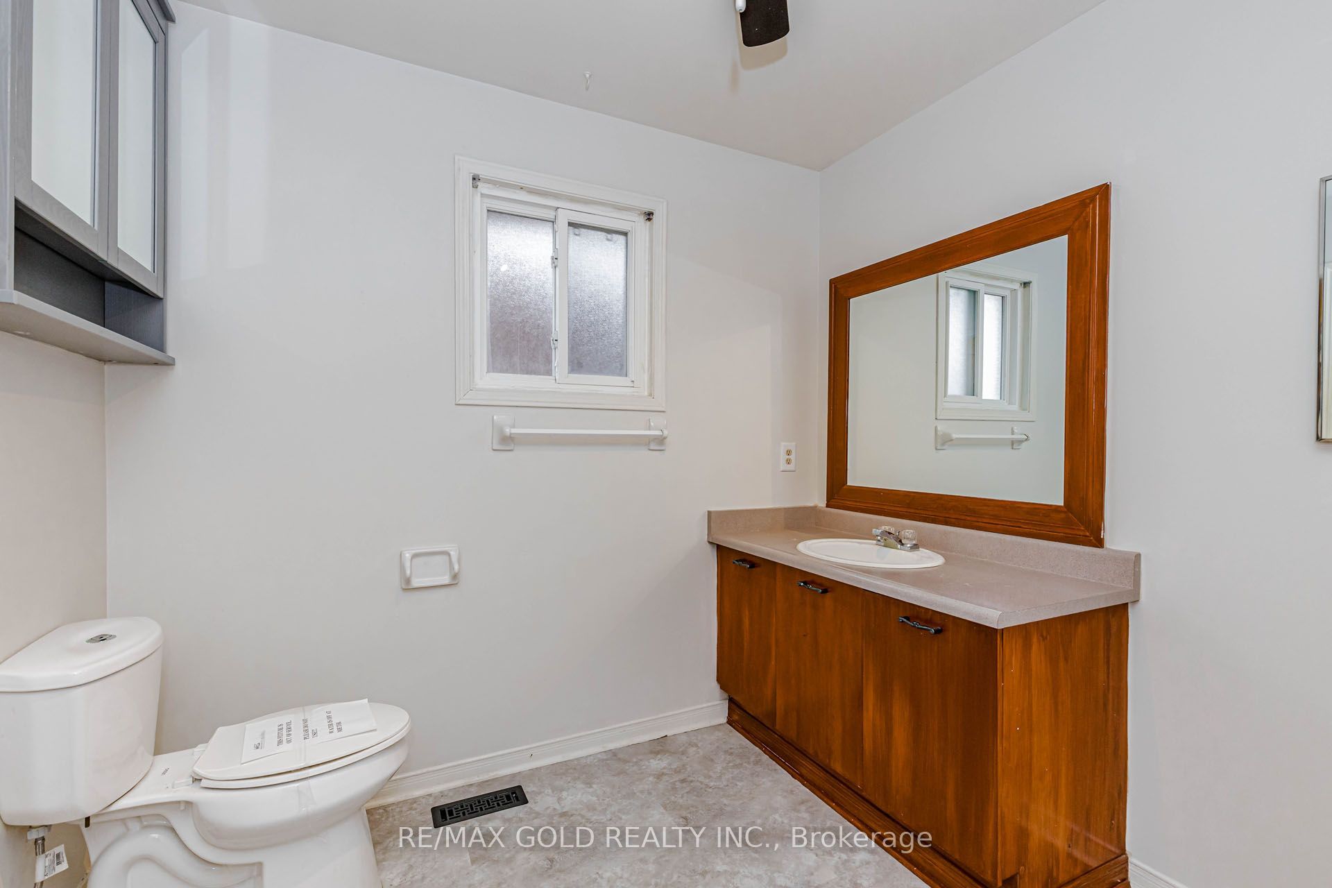 97 Hinchley Wood Grove Property Photo 32