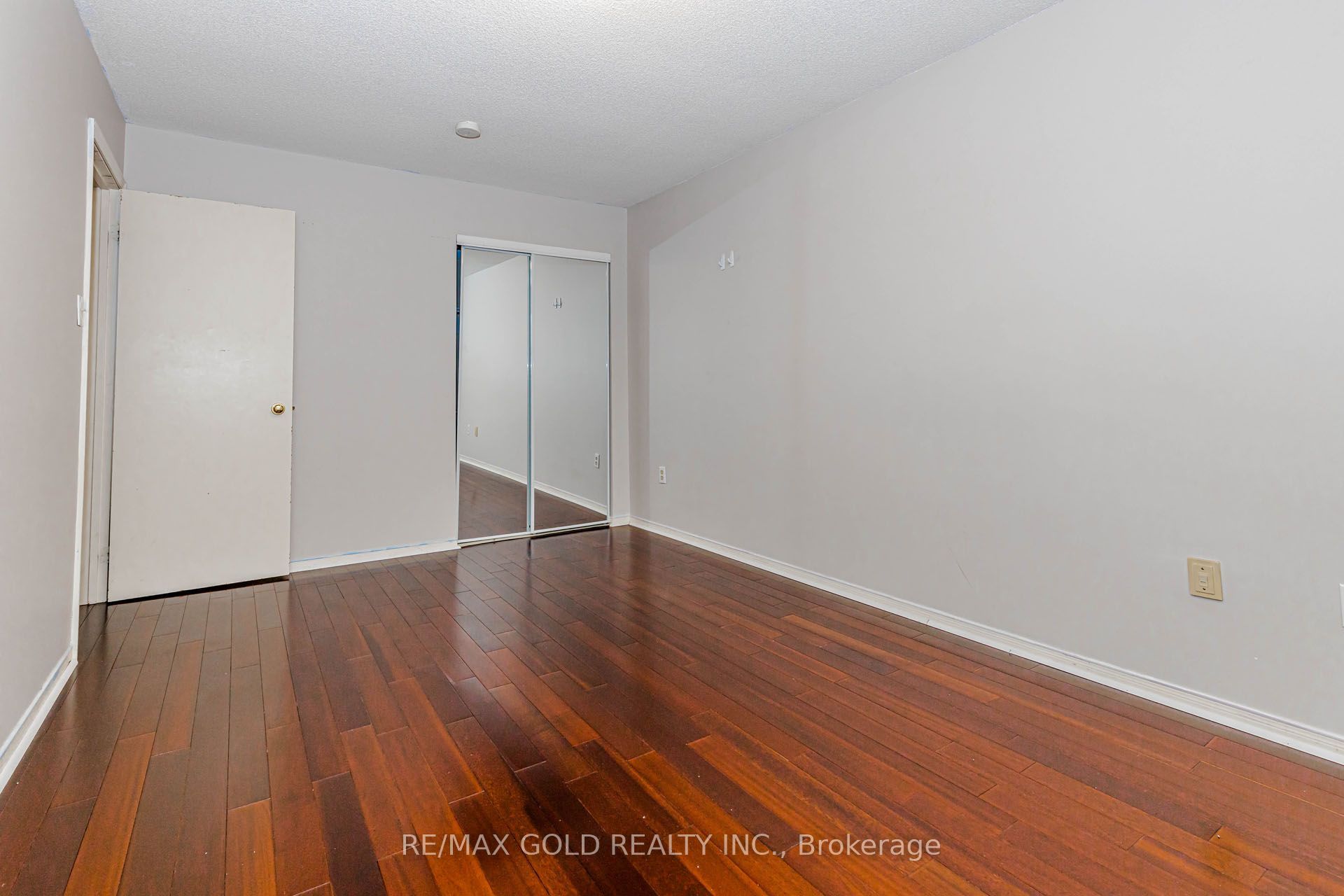 97 Hinchley Wood Grove Property Photo 34