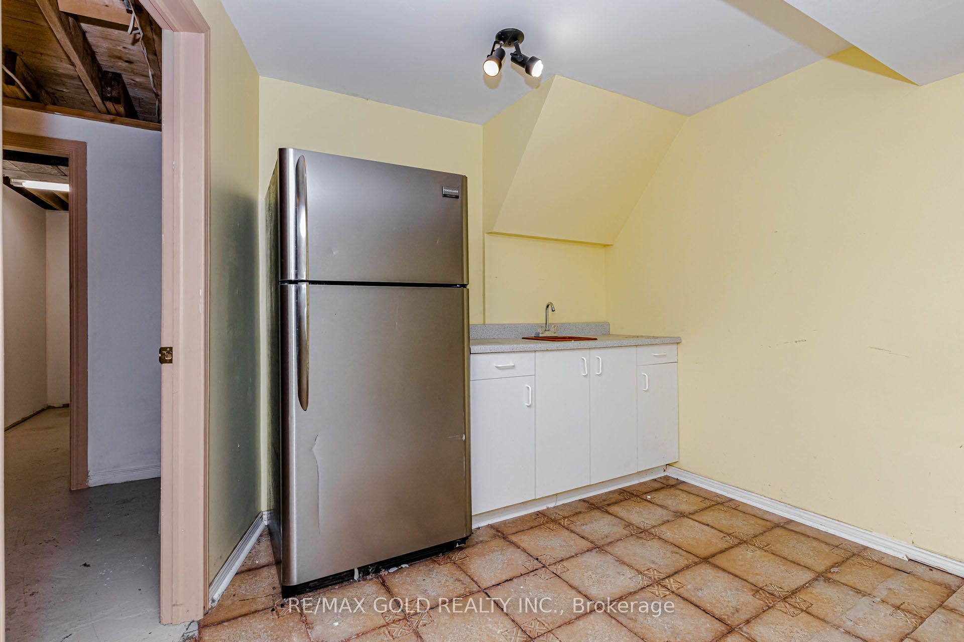97 Hinchley Wood Grove Property Photo 41