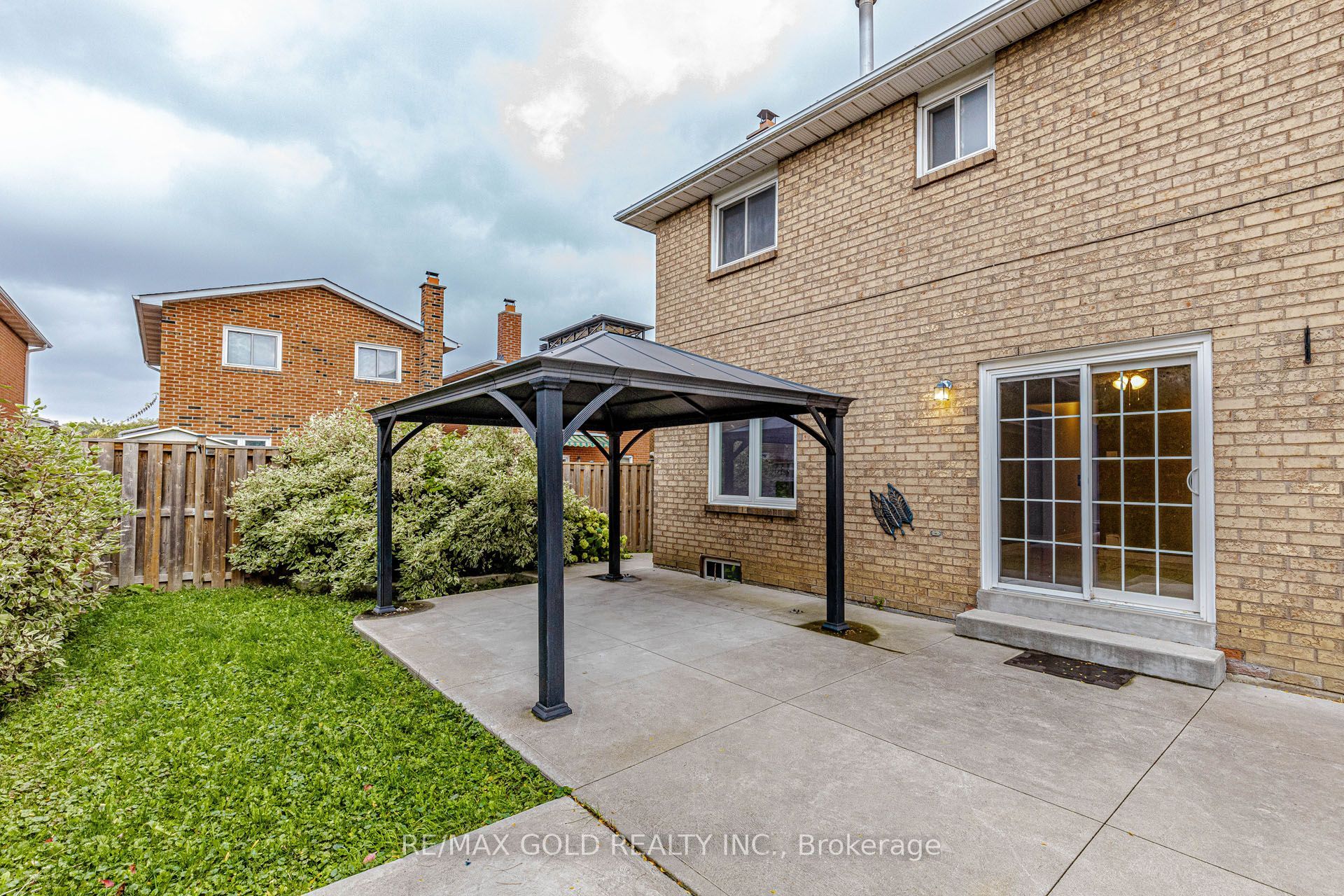 97 Hinchley Wood Grove Property Photo 48