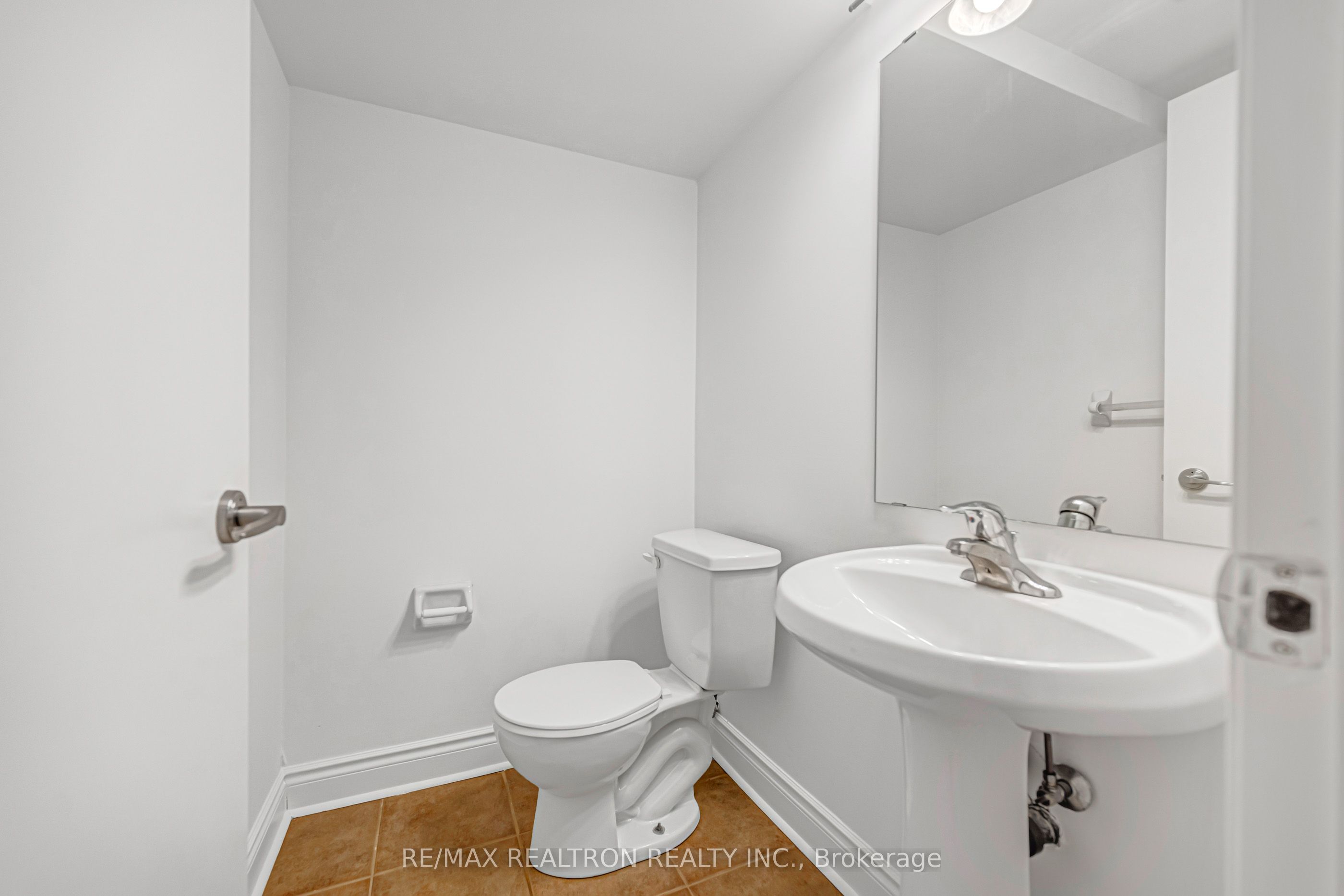 50 Joe Shuster Way 205 Property Photo 45