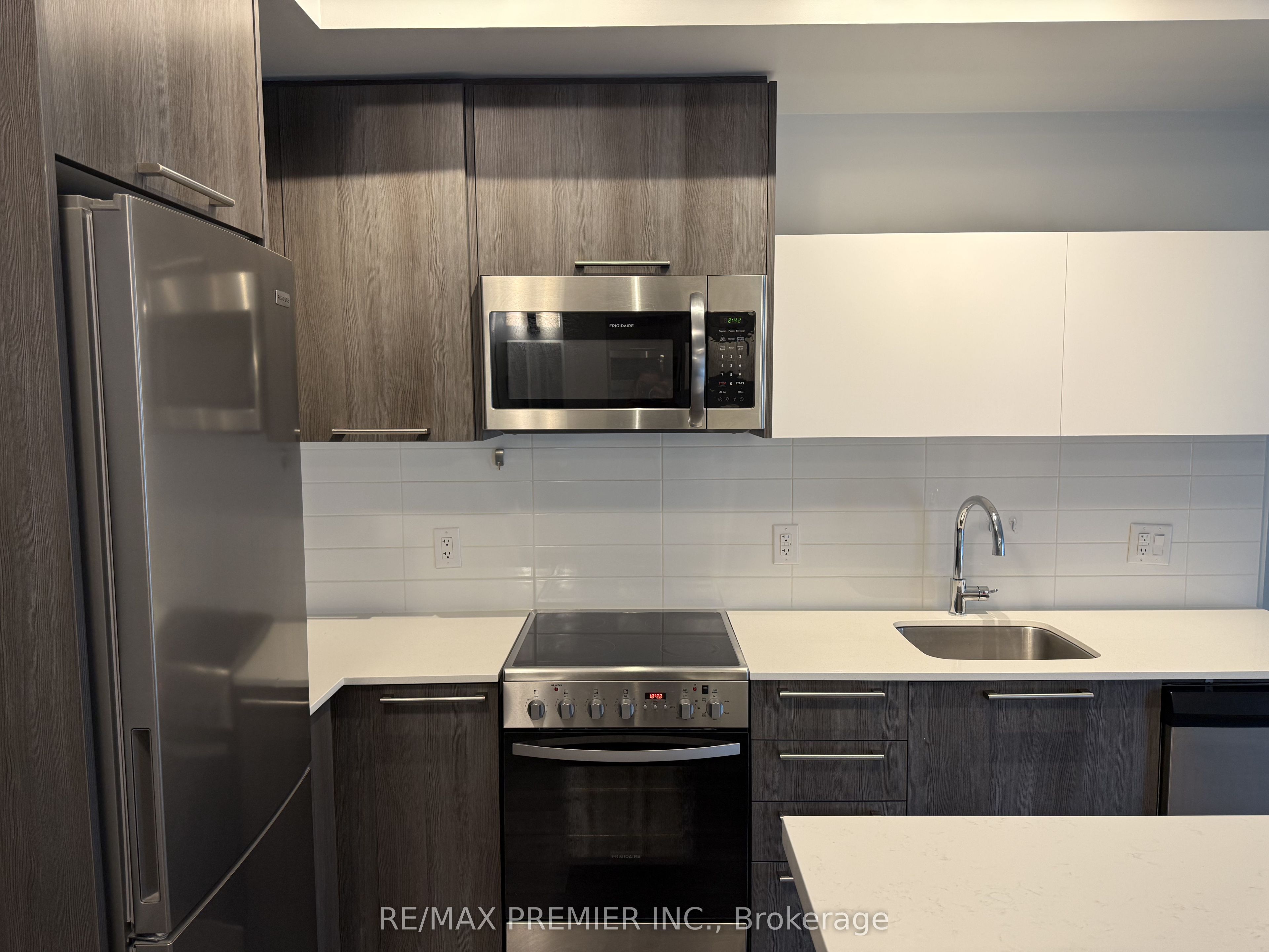 25 Neighbourhood Lane 302 Property Photo 4