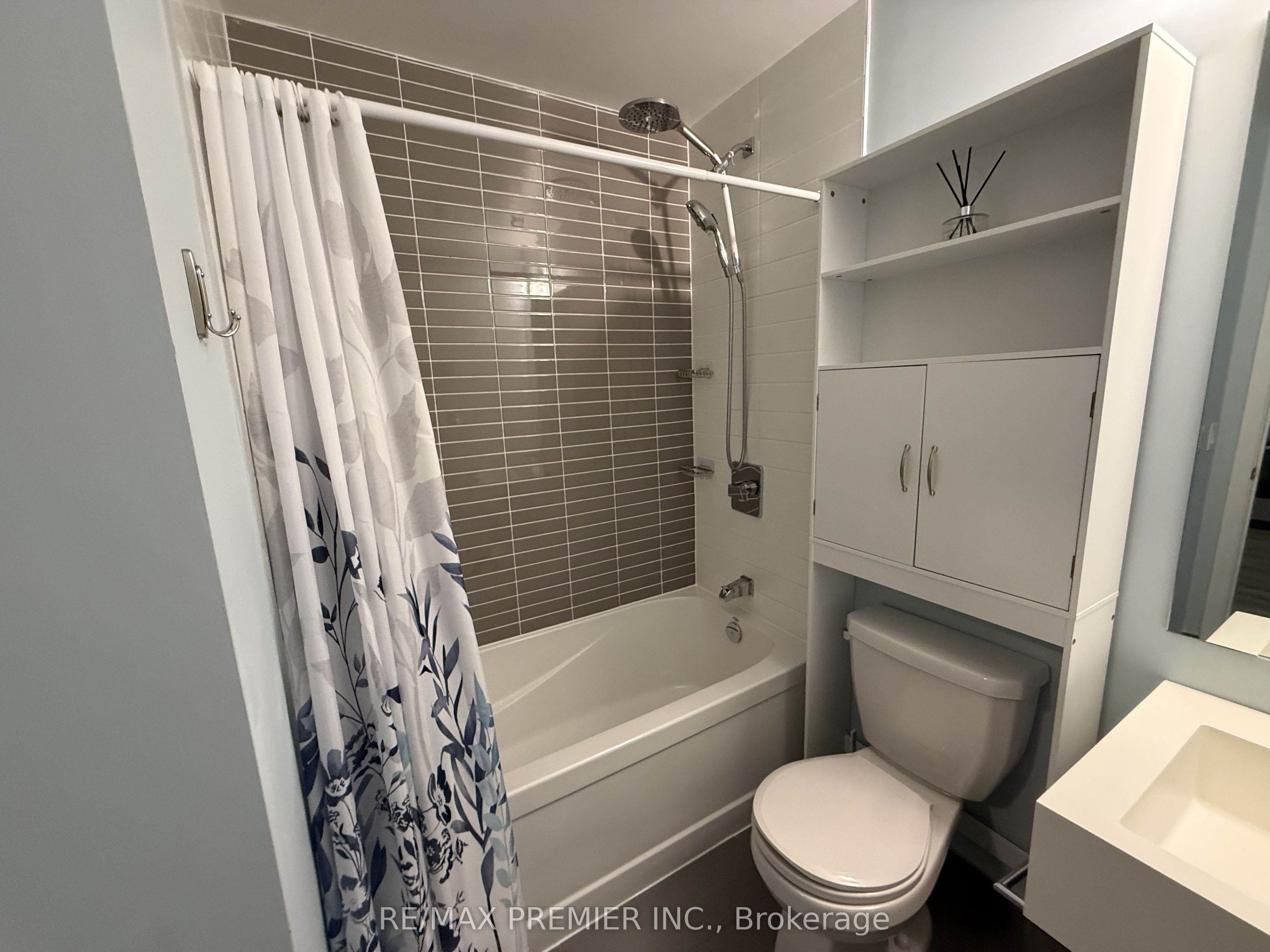 25 Neighbourhood Lane 302 Property Photo 12