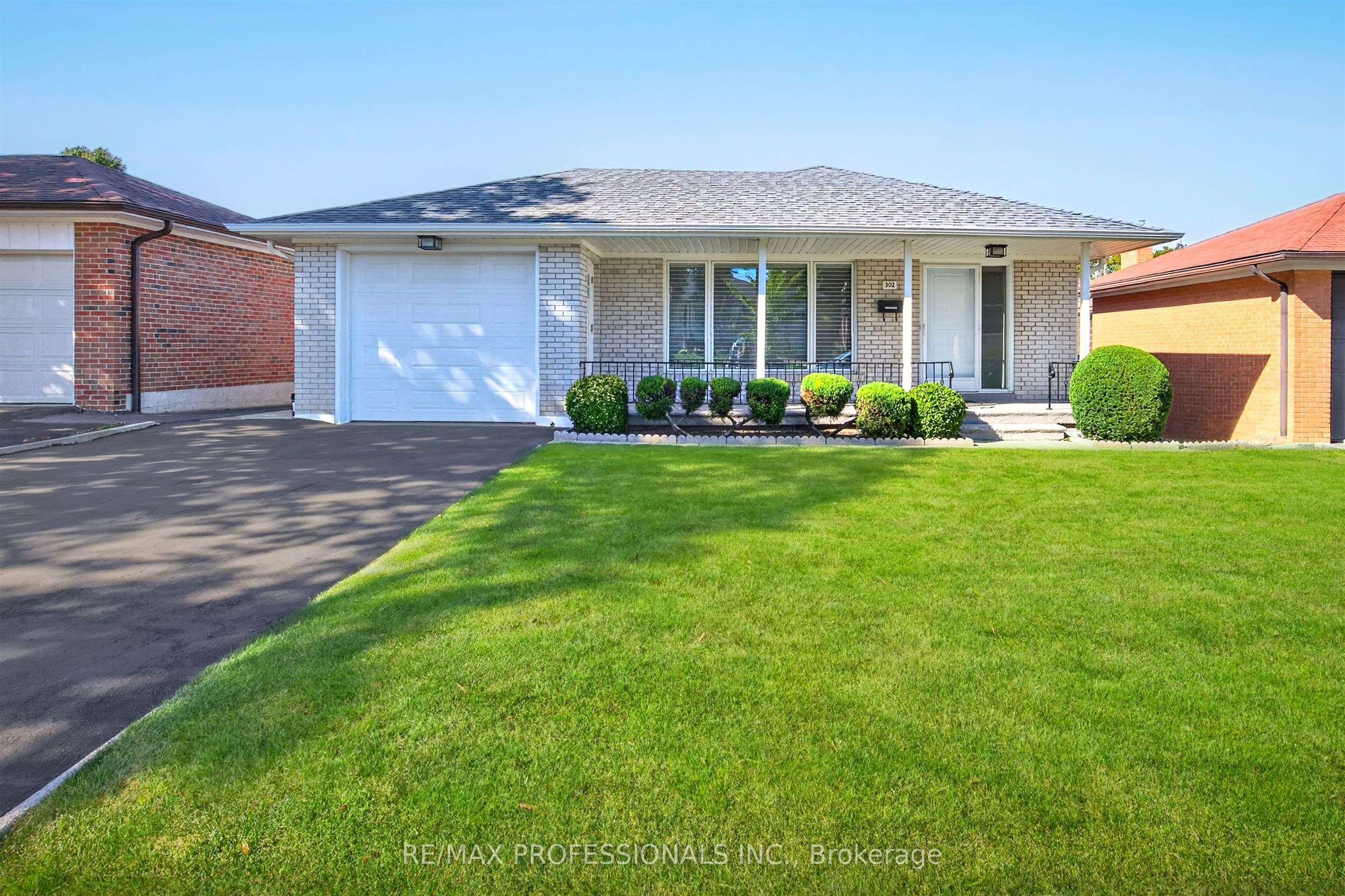 302 La Rose Avenue Property Photo 1