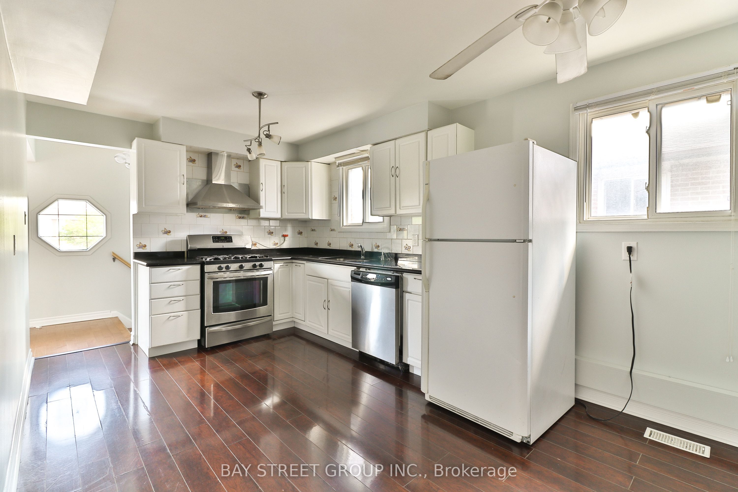 489 Fergo Avenue Upper Unit Property Photo 4